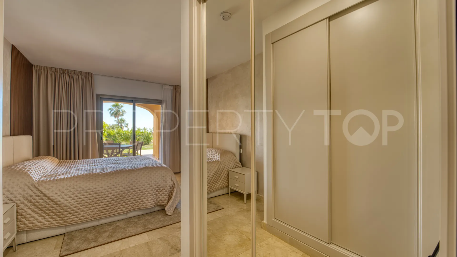 Se vende apartamento planta baja en Atalaya Hills con 3 dormitorios