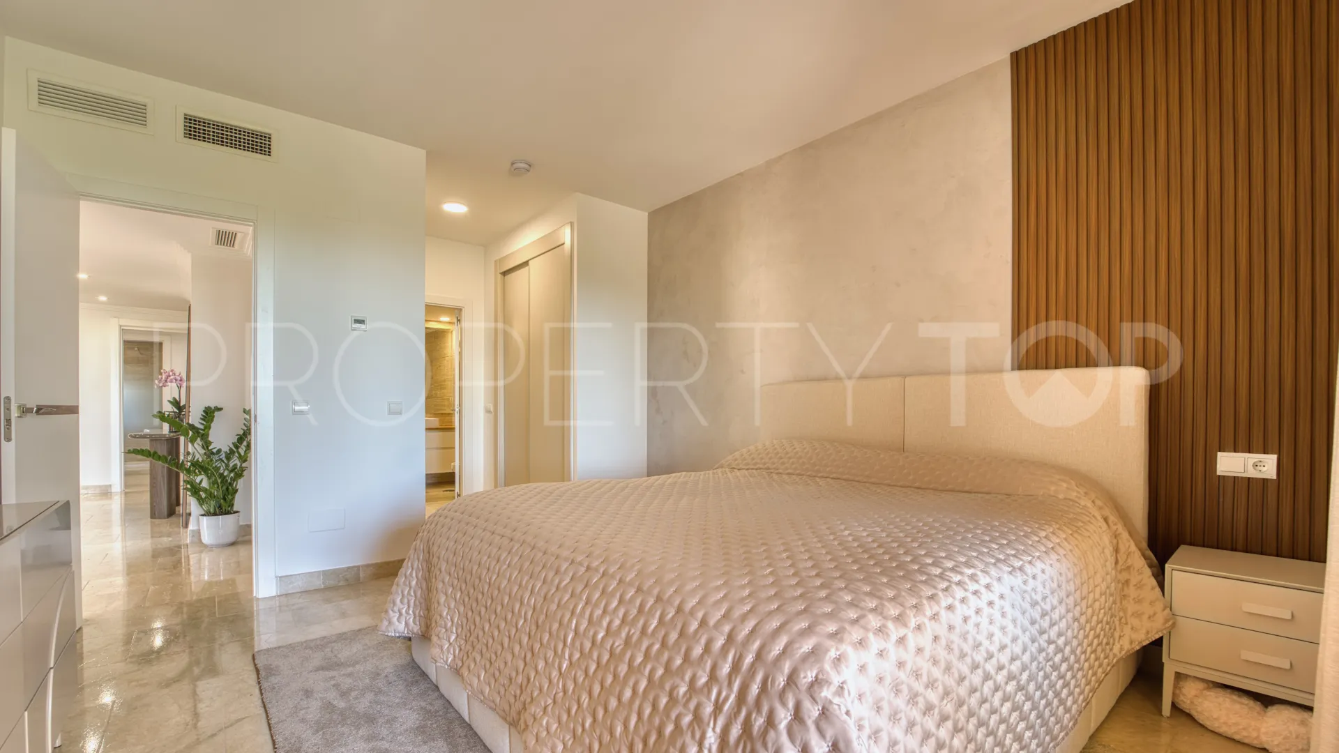 Se vende apartamento planta baja en Atalaya Hills con 3 dormitorios