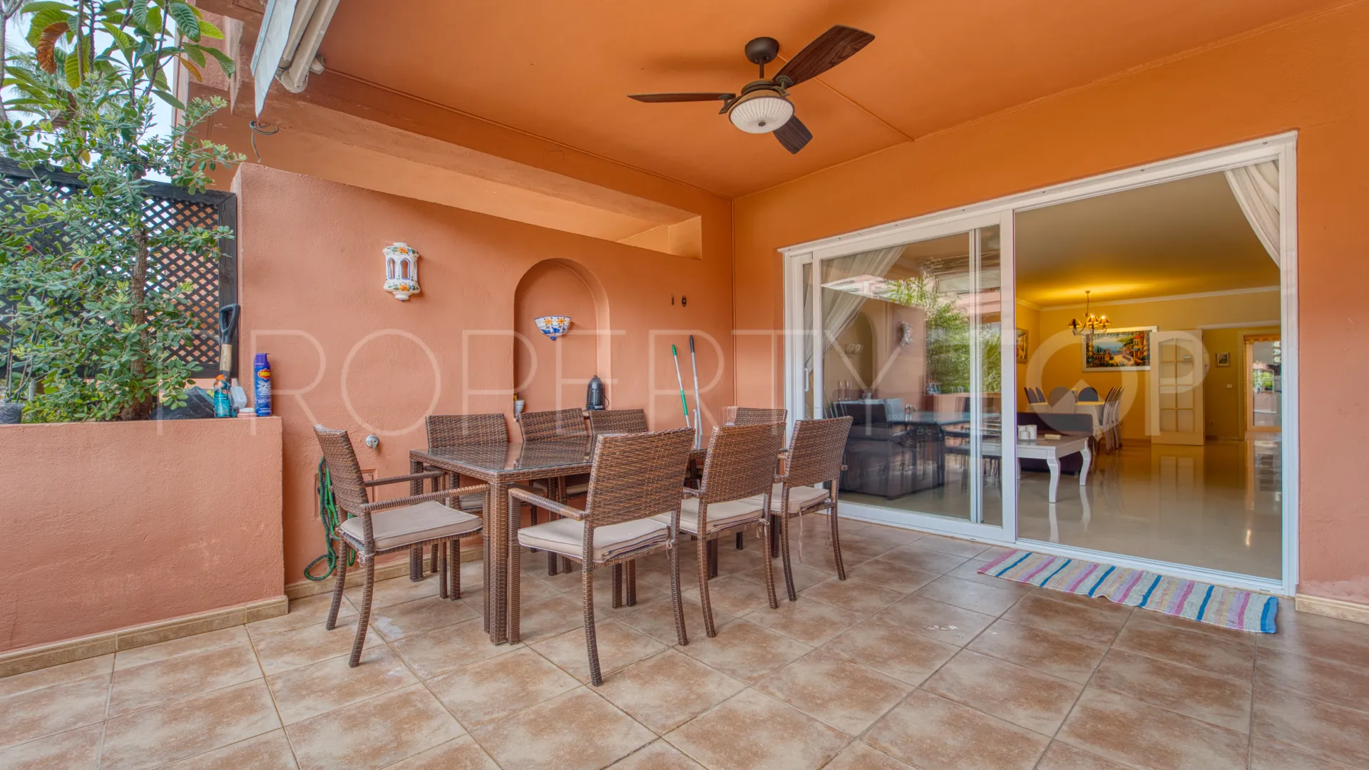 Comprar apartamento planta baja en Marbella