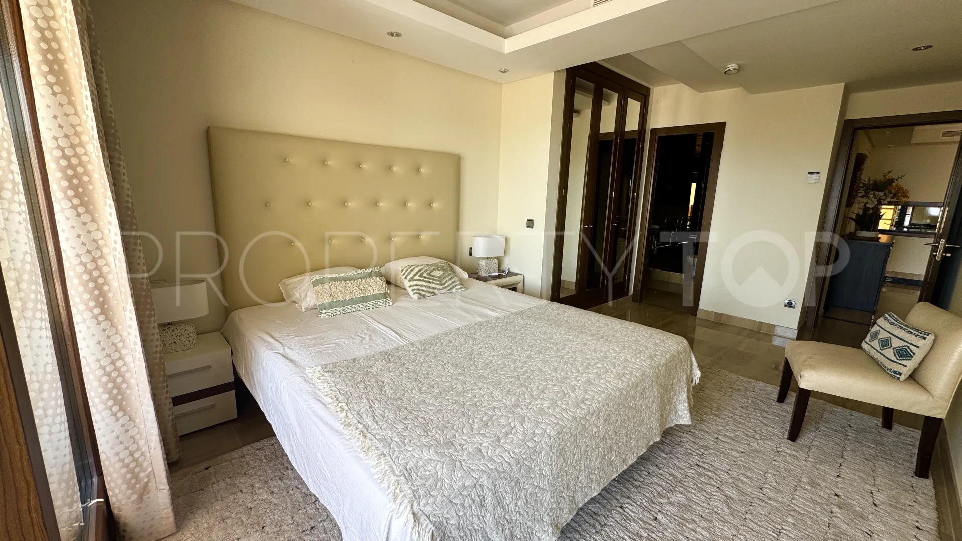 For sale Estepona penthouse with 2 bedrooms