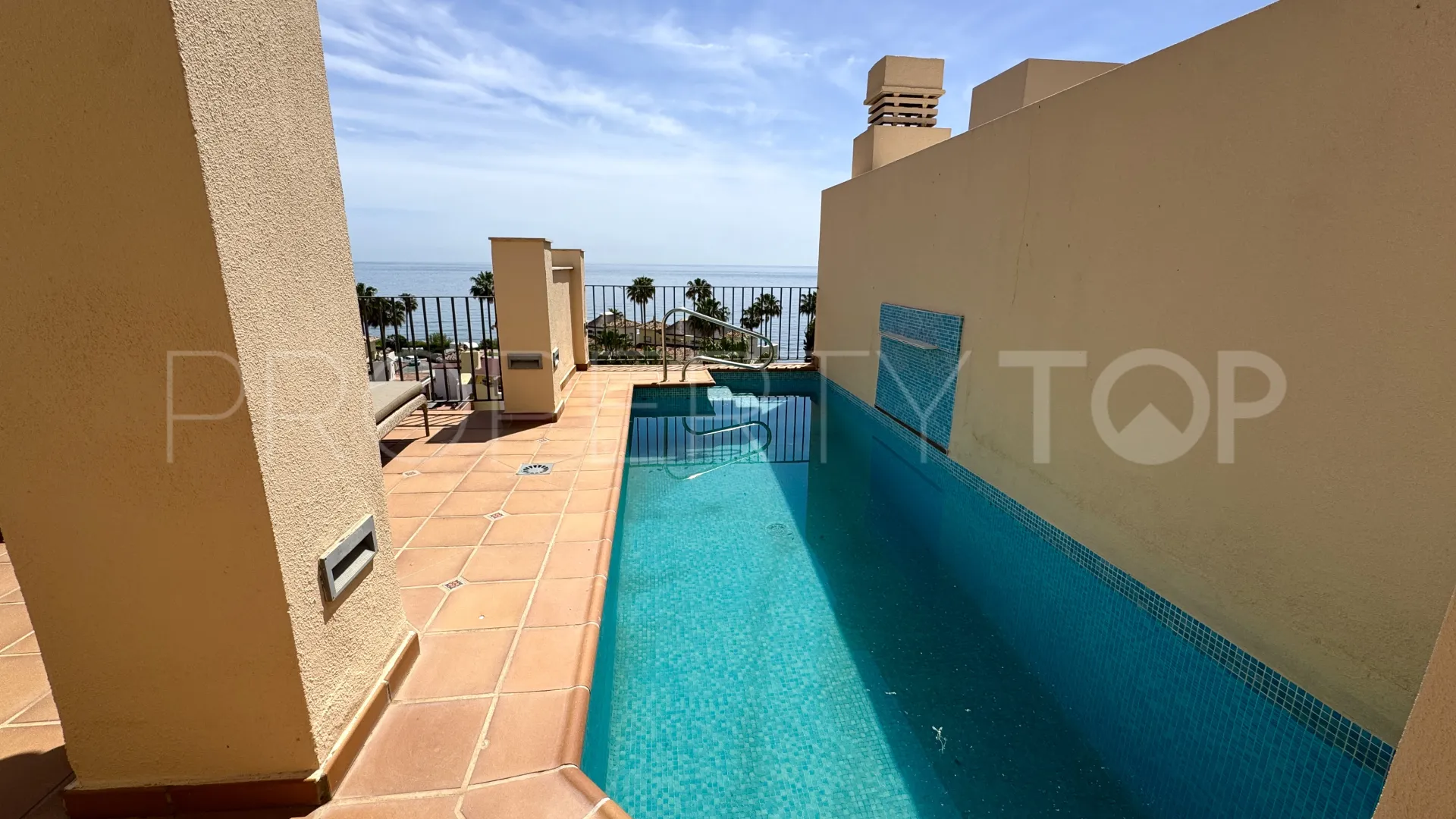 For sale Estepona penthouse with 2 bedrooms