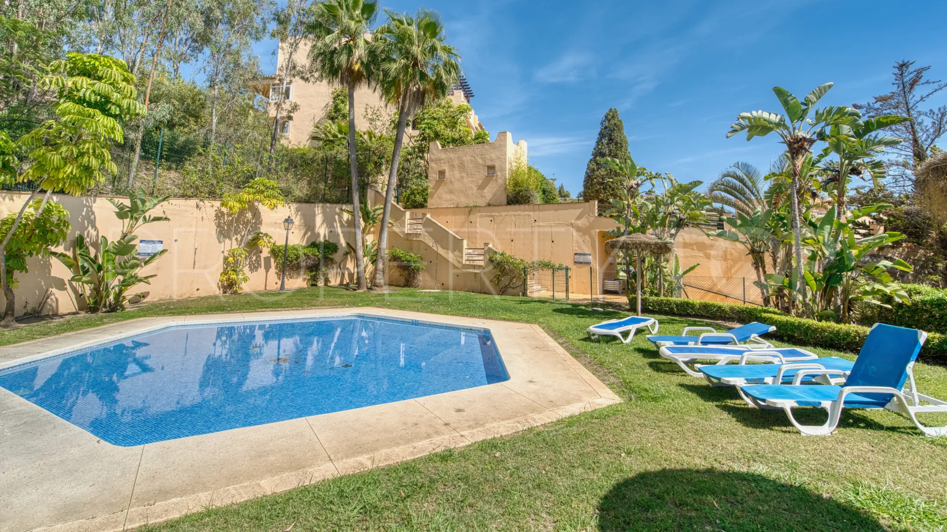 Atico duplex en venta en Elviria con 3 dormitorios