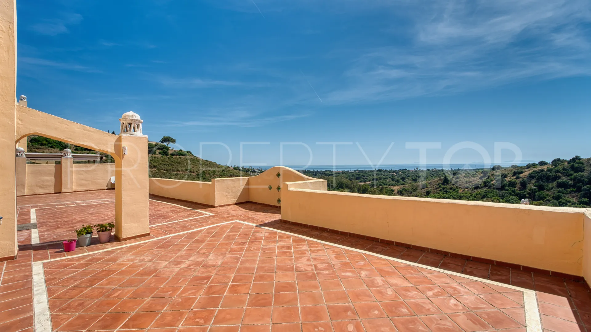 Atico duplex en venta en Elviria con 3 dormitorios