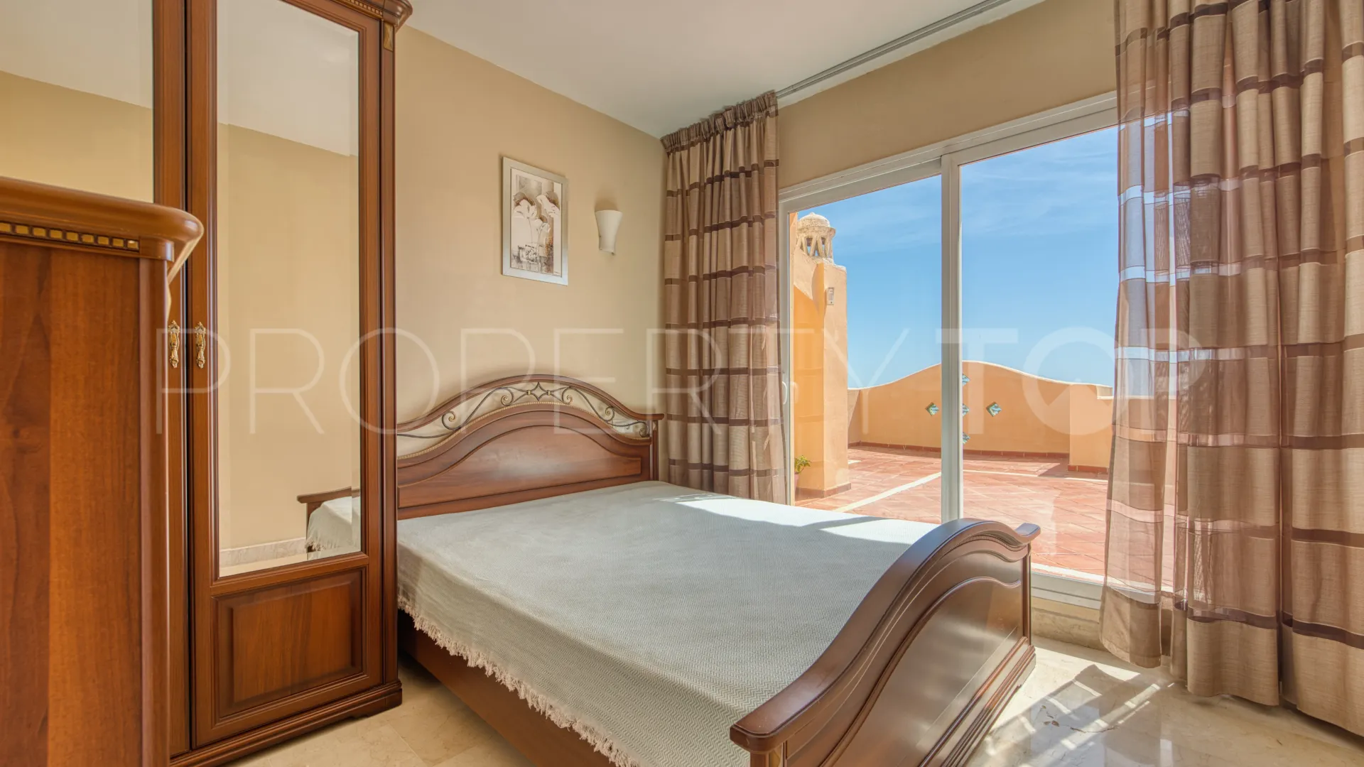 Atico duplex en venta en Elviria con 3 dormitorios