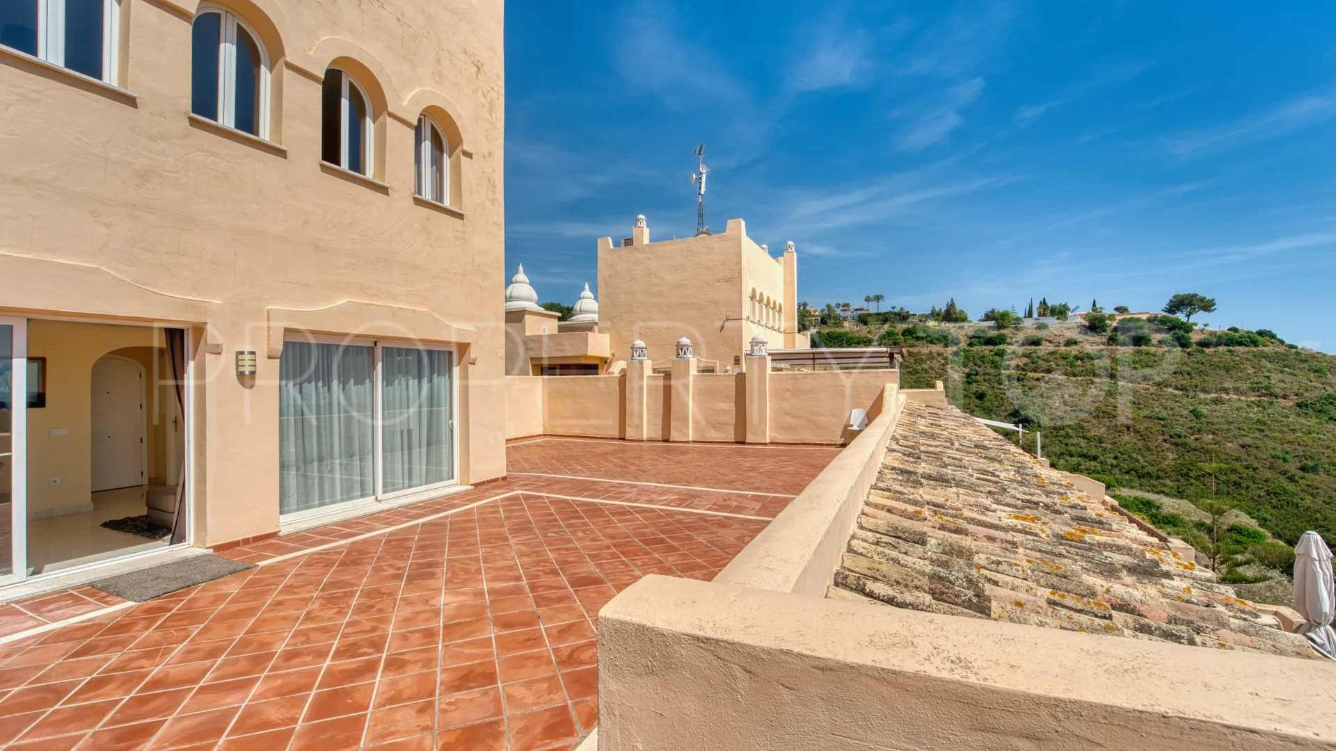 Atico duplex en venta en Elviria con 3 dormitorios