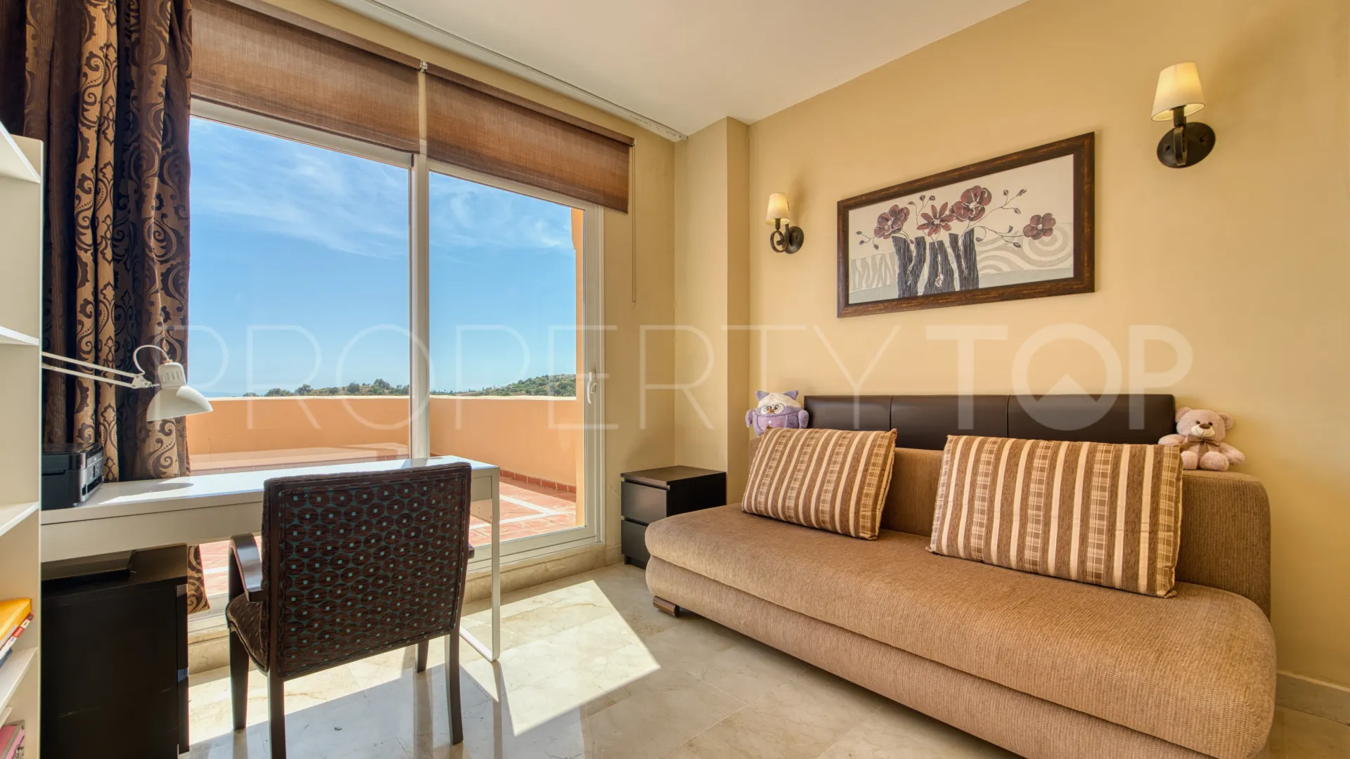 Atico duplex en venta en Elviria con 3 dormitorios