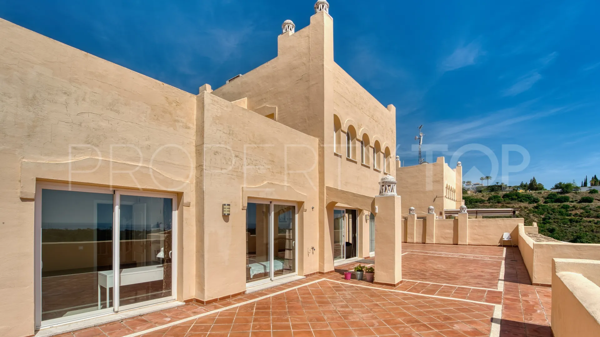 Atico duplex en venta en Elviria con 3 dormitorios