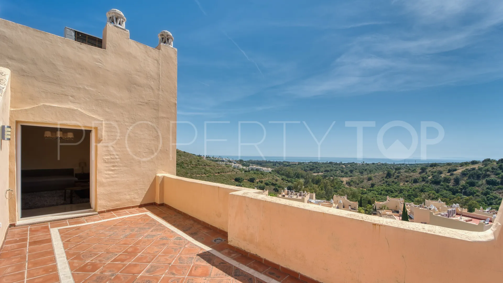 Atico duplex en venta en Elviria con 3 dormitorios