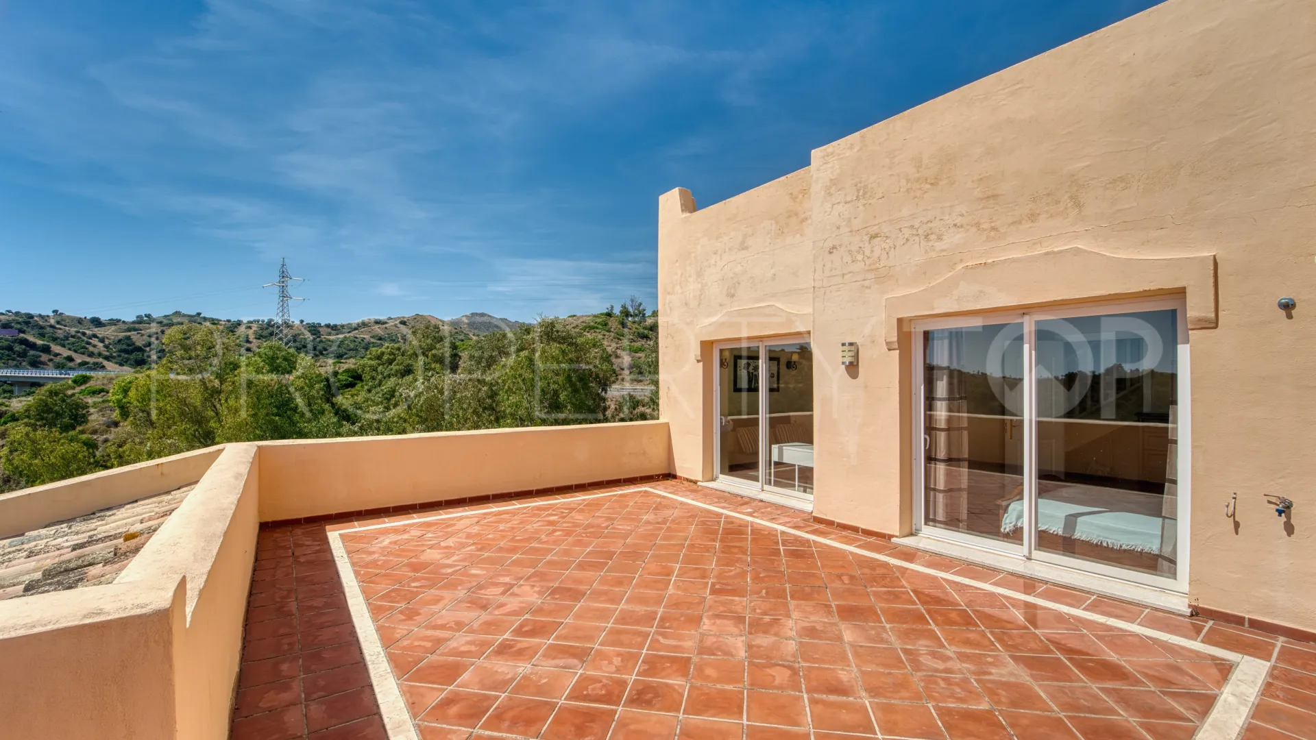 Atico duplex en venta en Elviria con 3 dormitorios