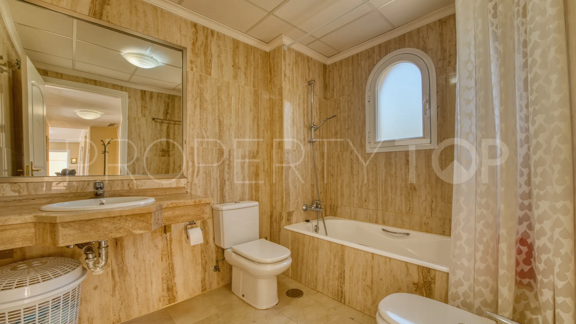 Atico duplex en venta en Elviria con 3 dormitorios