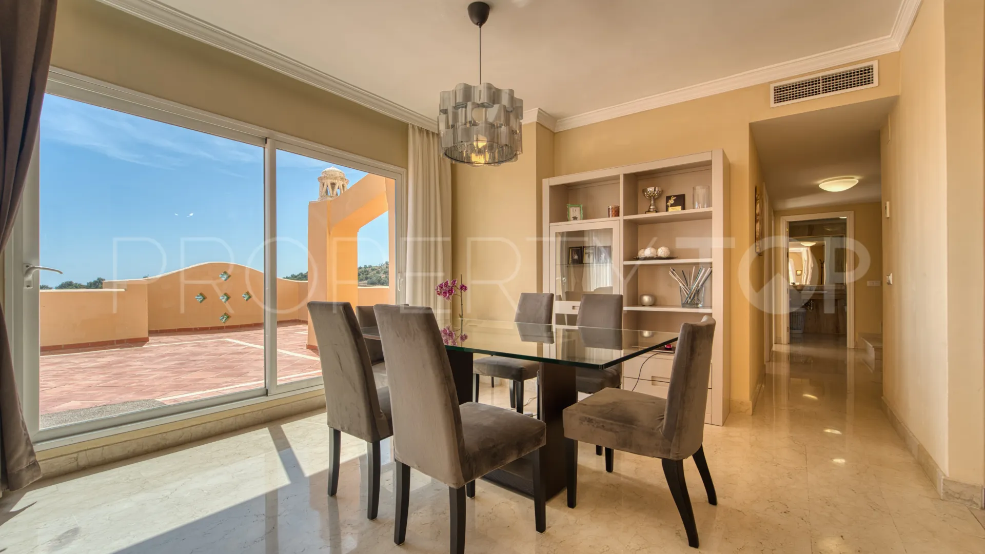 Atico duplex en venta en Elviria con 3 dormitorios