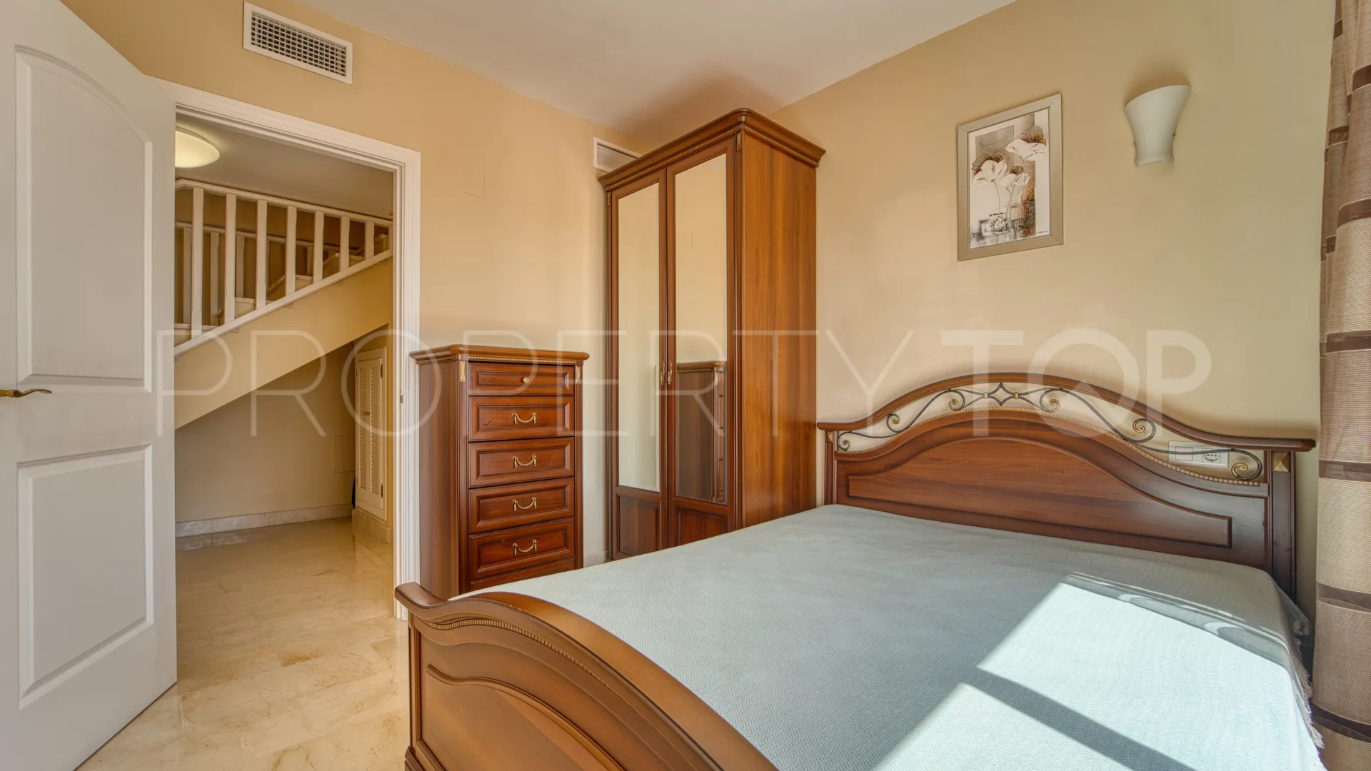 Atico duplex en venta en Elviria con 3 dormitorios