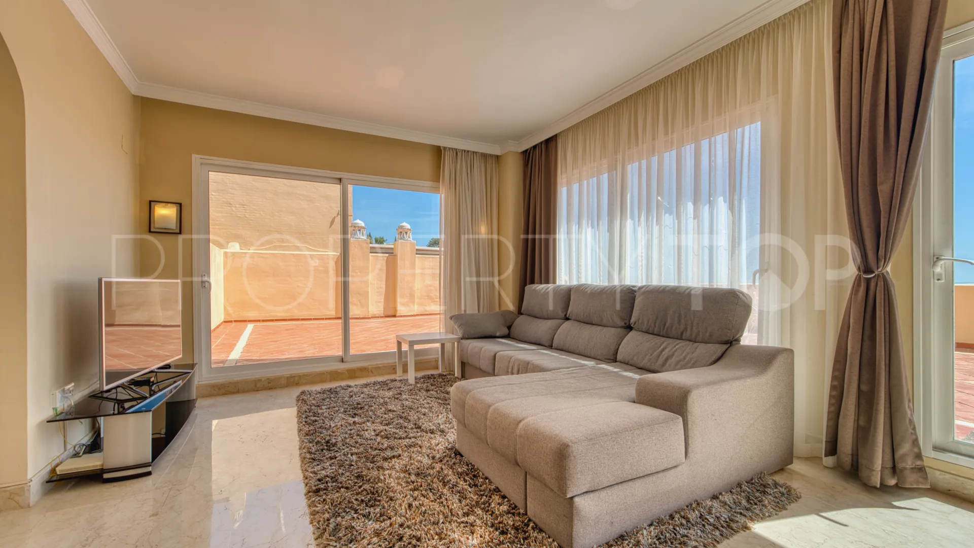Atico duplex en venta en Elviria con 3 dormitorios