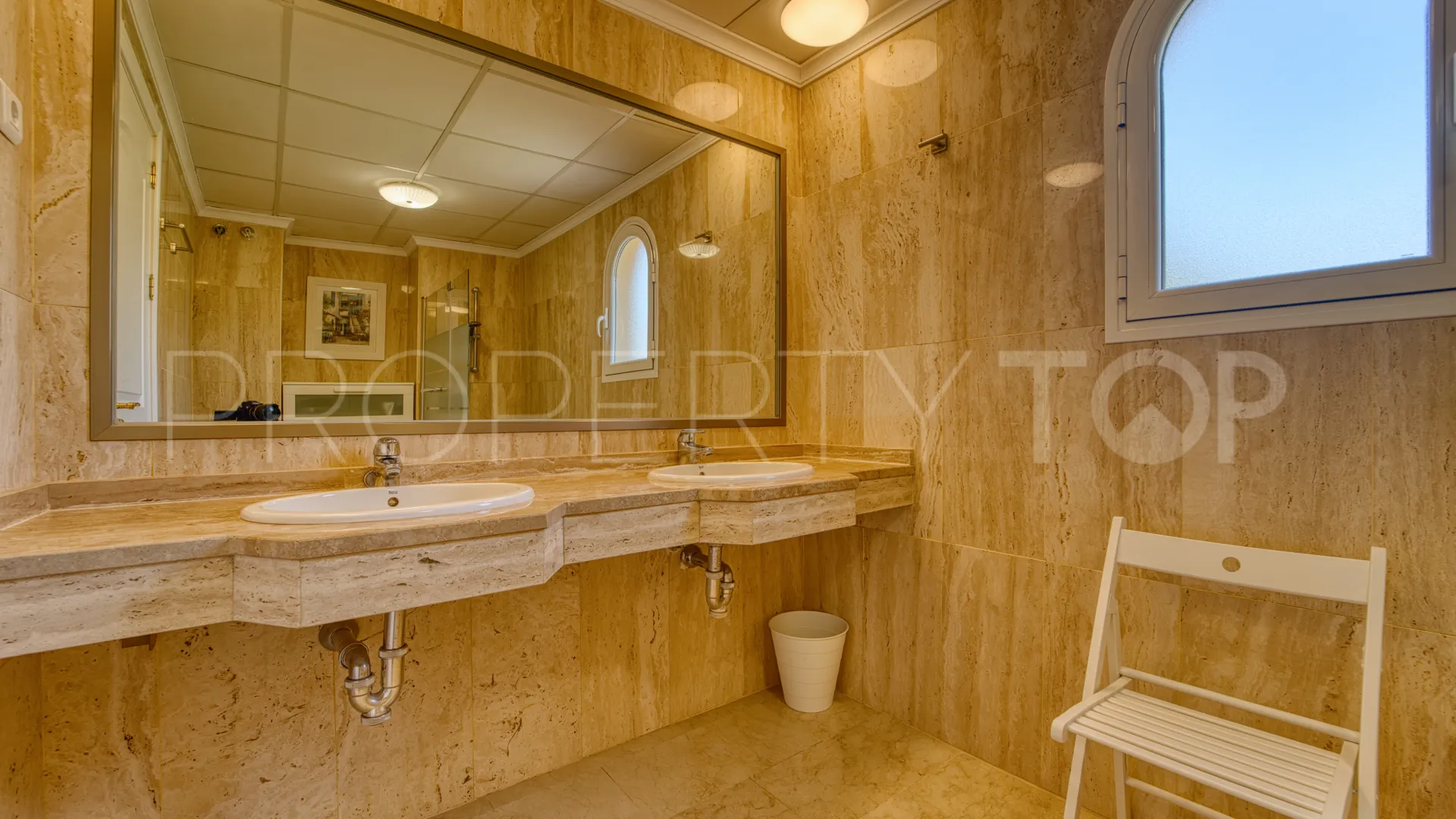 Atico duplex en venta en Elviria con 3 dormitorios