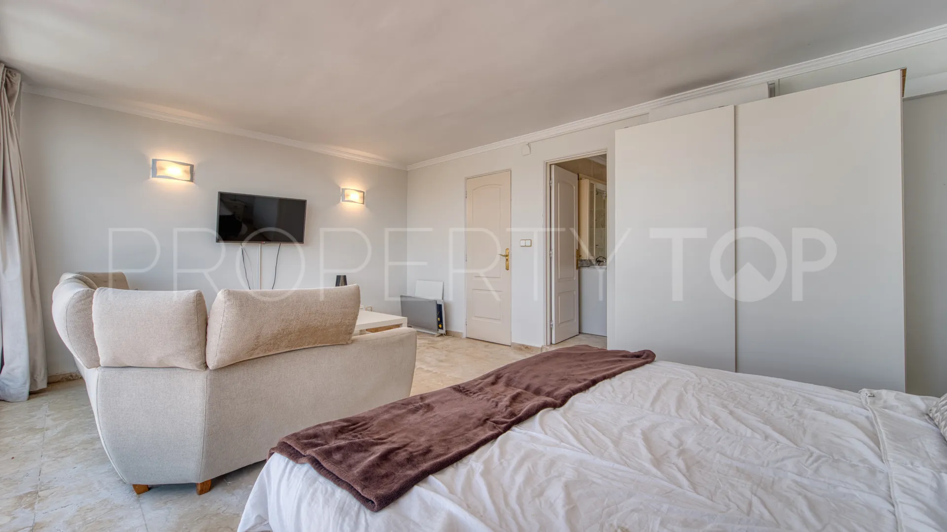 Atico duplex con 4 dormitorios a la venta en Terrazas de Banus