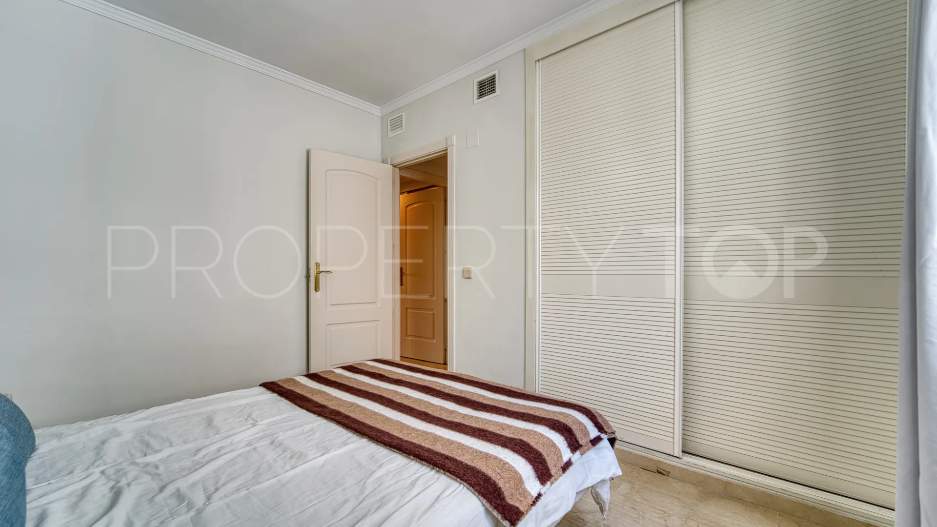 Atico duplex con 4 dormitorios a la venta en Terrazas de Banus