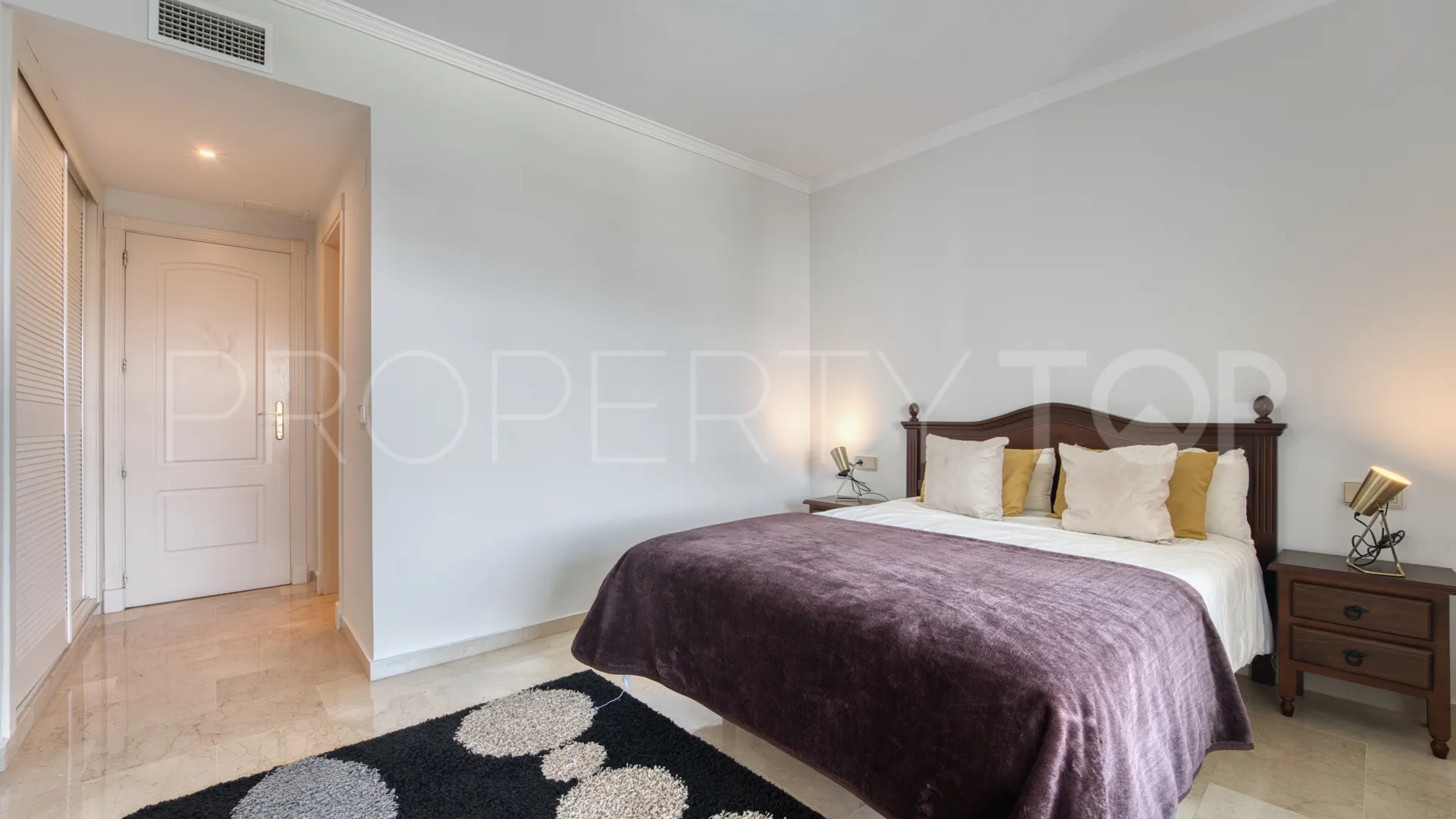 Atico duplex con 4 dormitorios a la venta en Terrazas de Banus