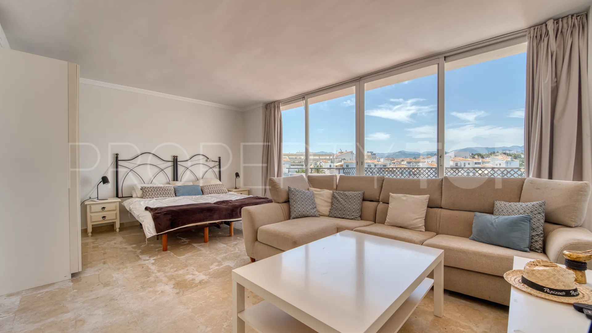 Atico duplex con 4 dormitorios a la venta en Terrazas de Banus