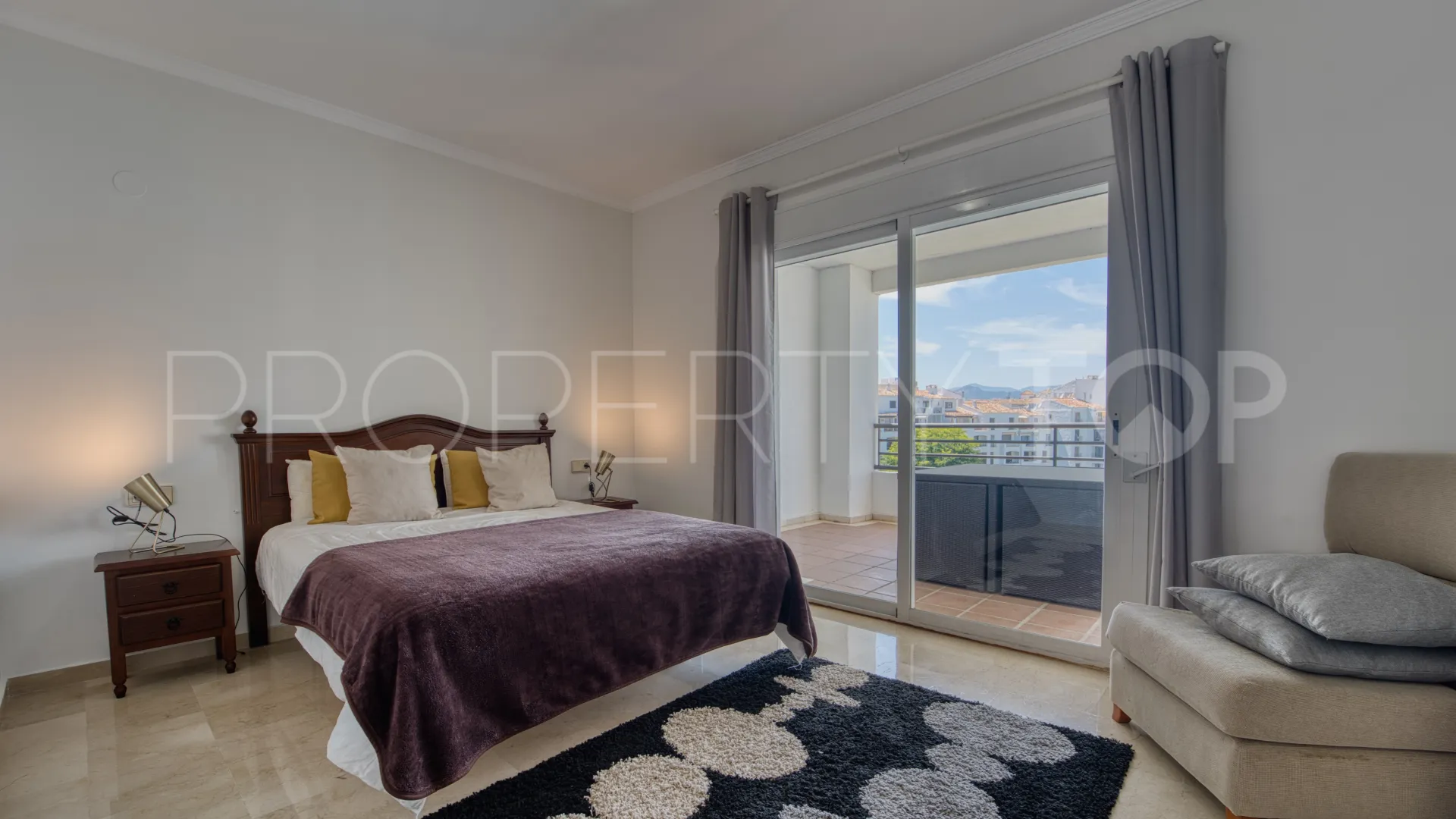 Atico duplex con 4 dormitorios a la venta en Terrazas de Banus