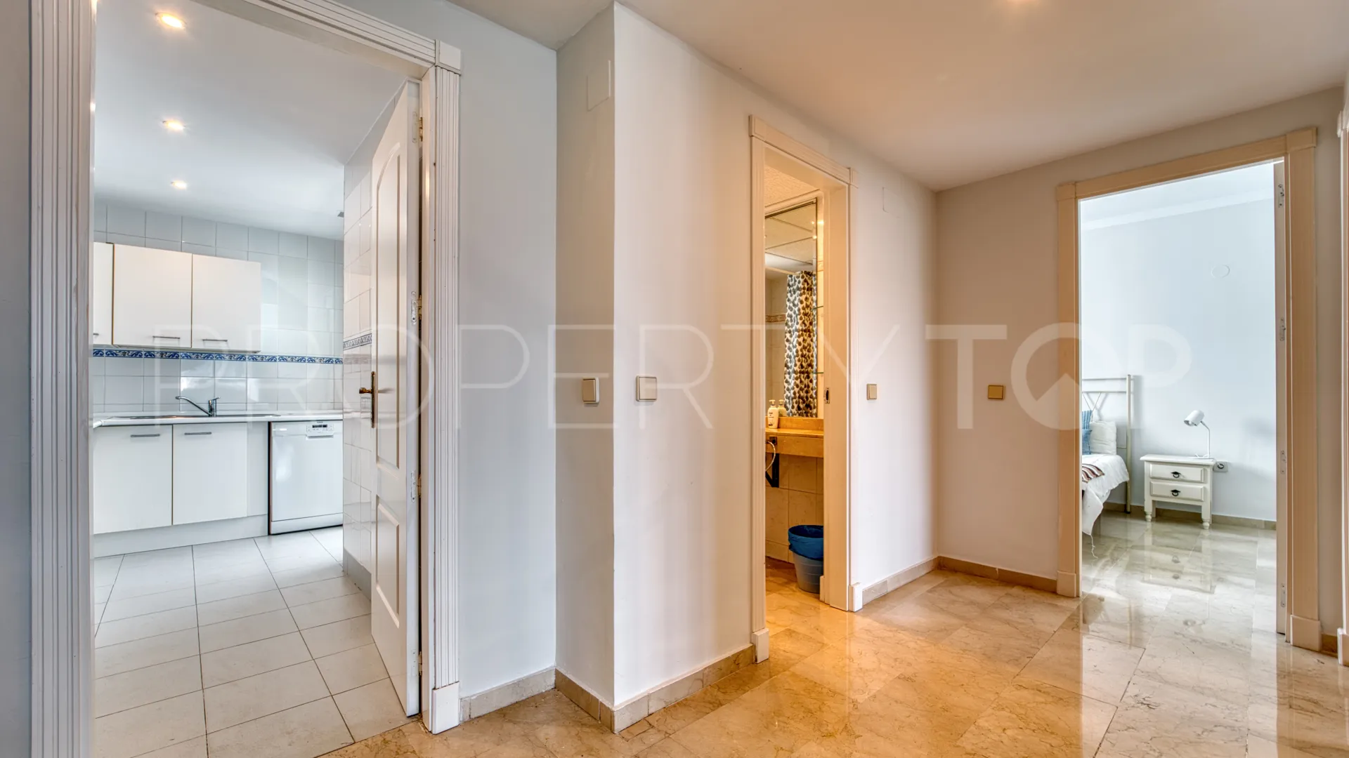 Atico duplex con 4 dormitorios a la venta en Terrazas de Banus