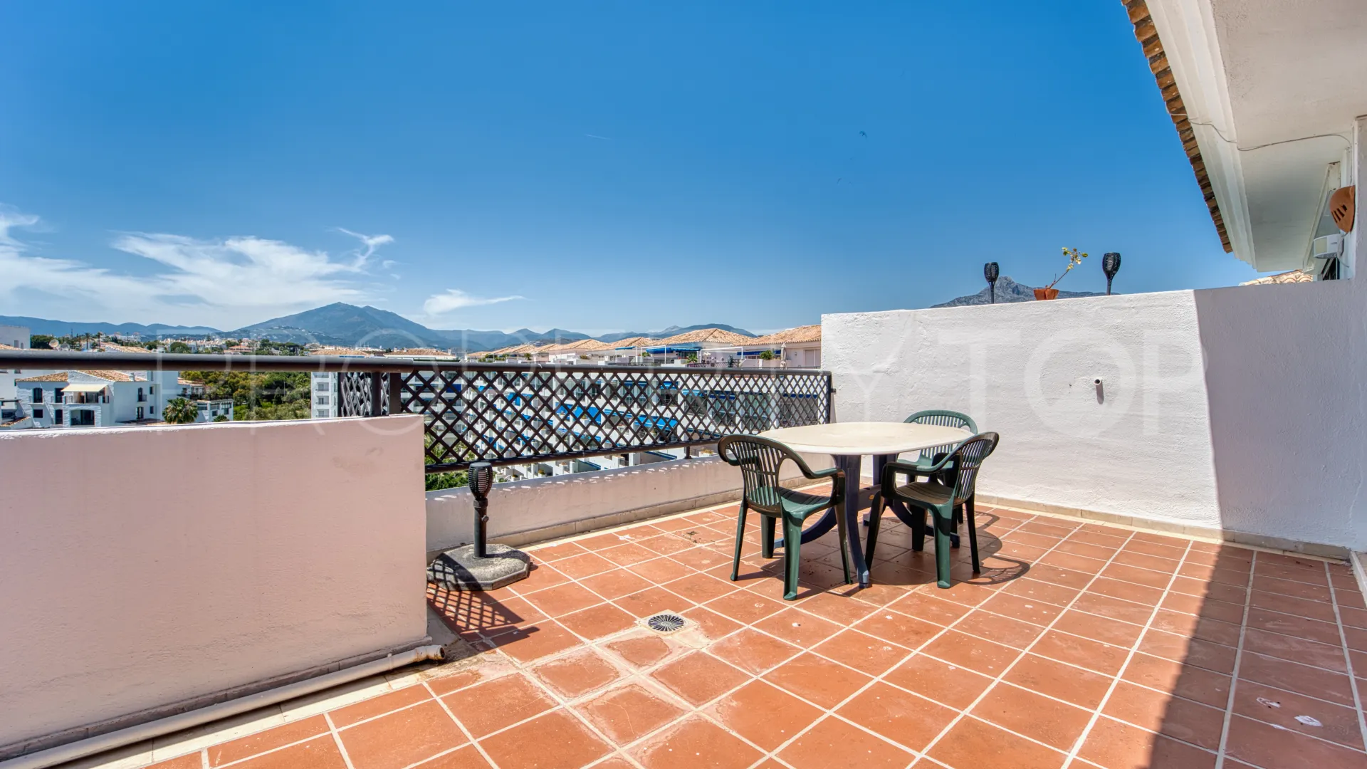 Atico duplex con 4 dormitorios a la venta en Terrazas de Banus