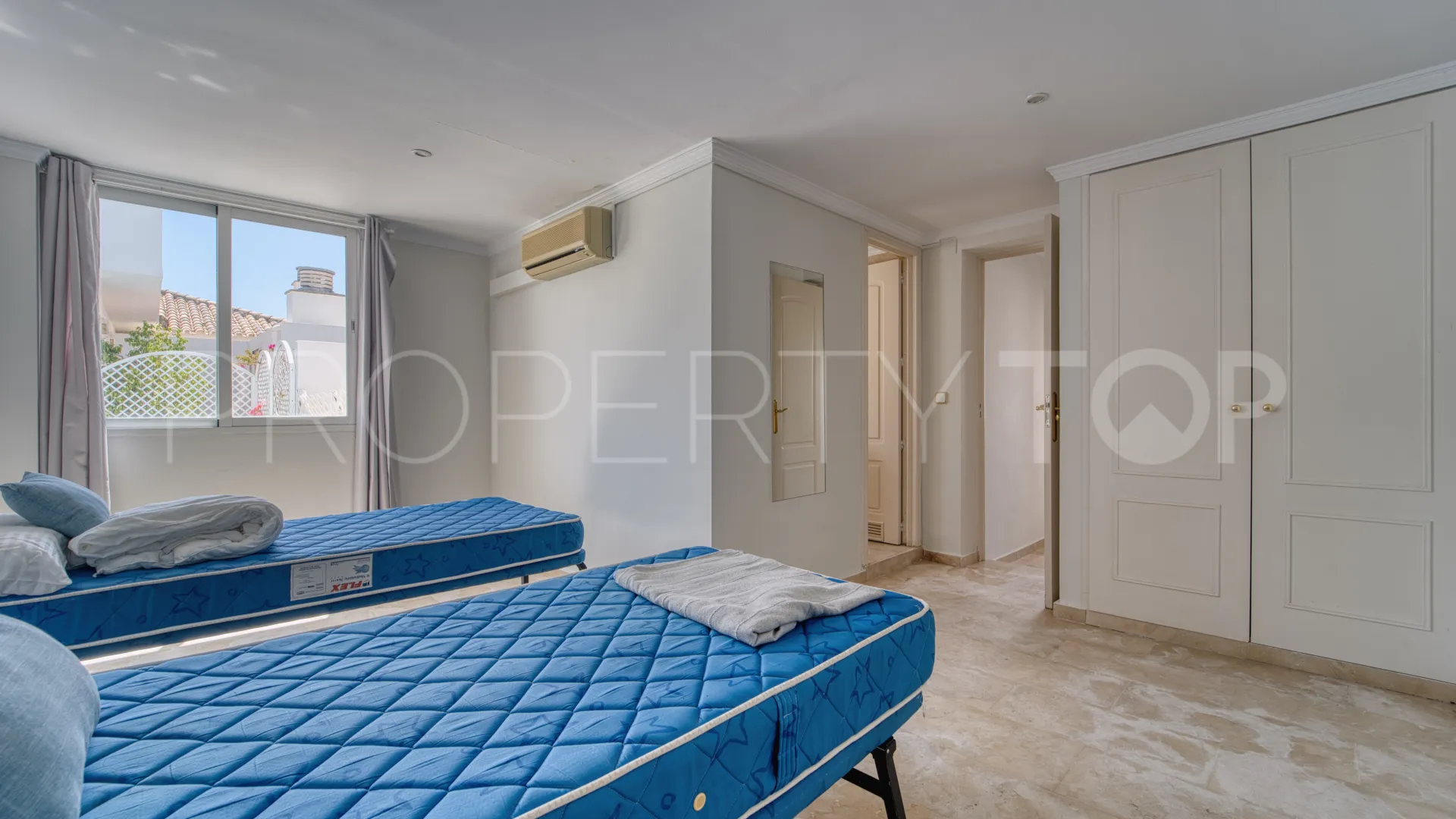 Atico duplex con 4 dormitorios a la venta en Terrazas de Banus