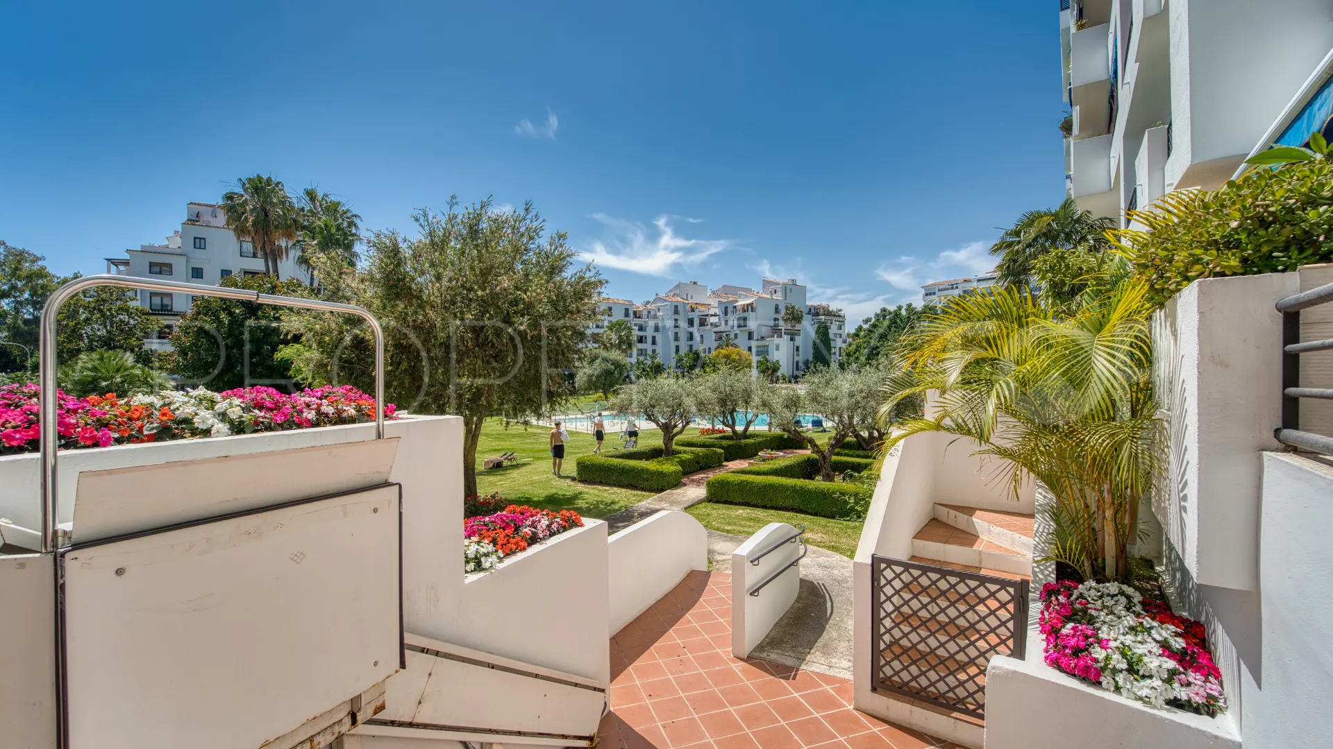 Atico duplex con 4 dormitorios a la venta en Terrazas de Banus