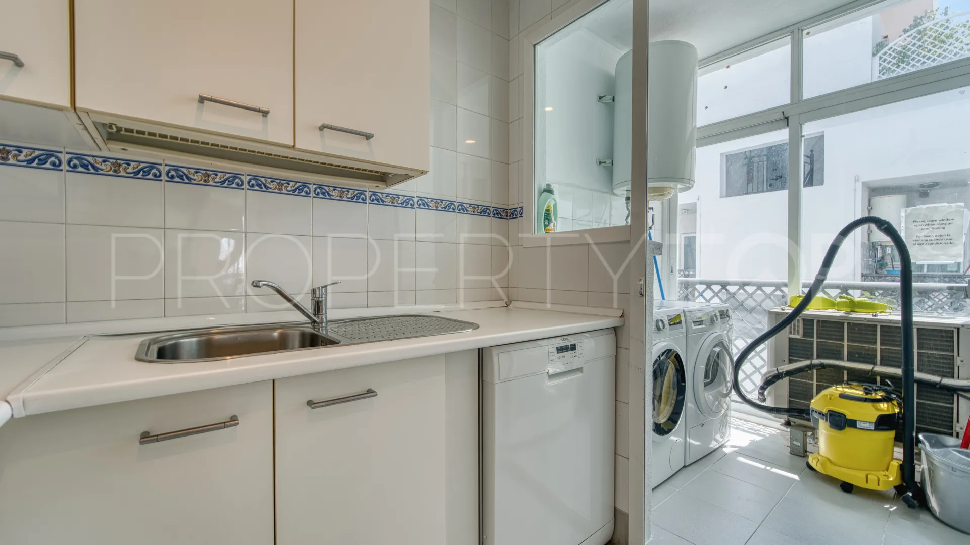Atico duplex con 4 dormitorios a la venta en Terrazas de Banus