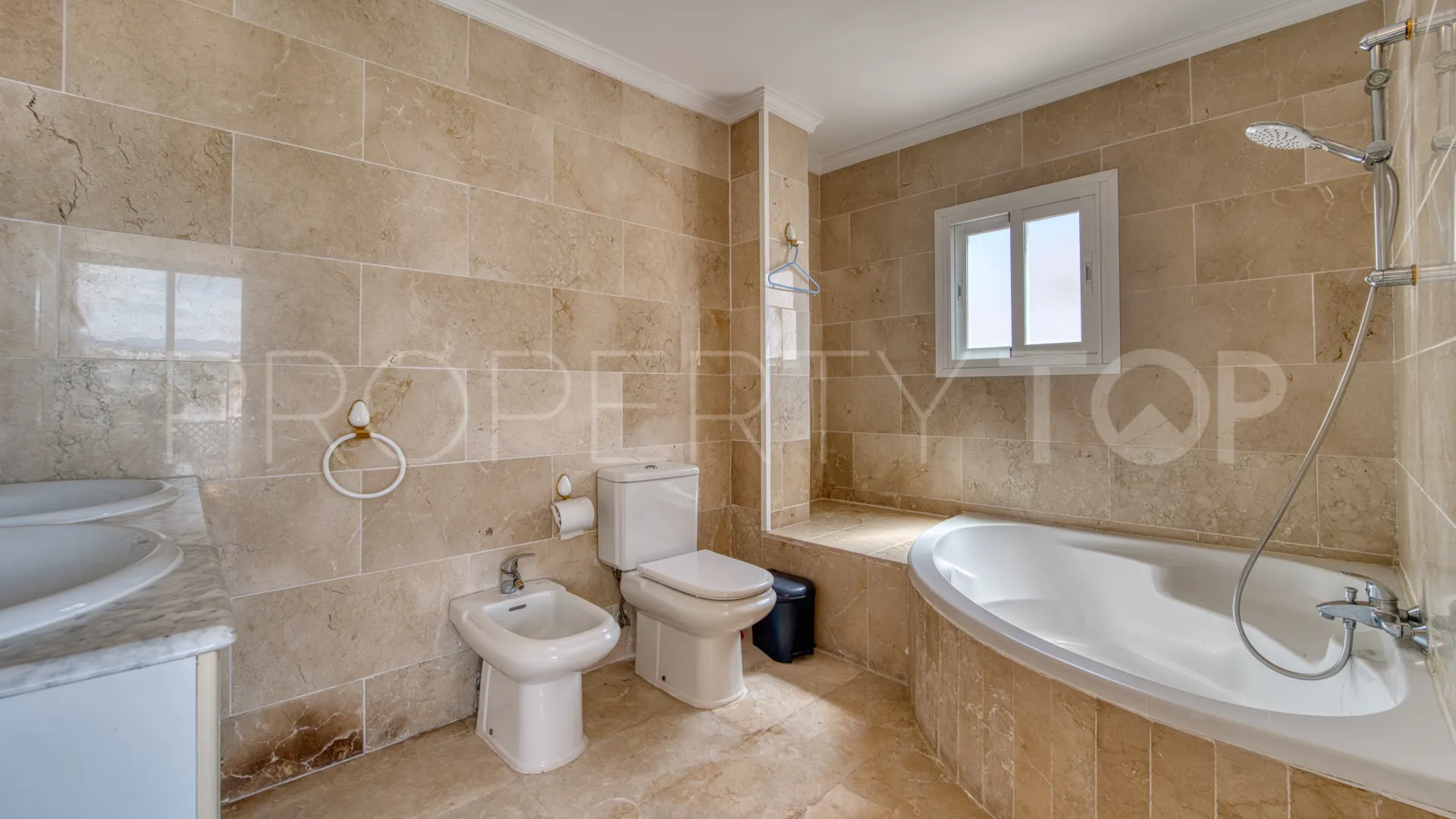 Atico duplex con 4 dormitorios a la venta en Terrazas de Banus