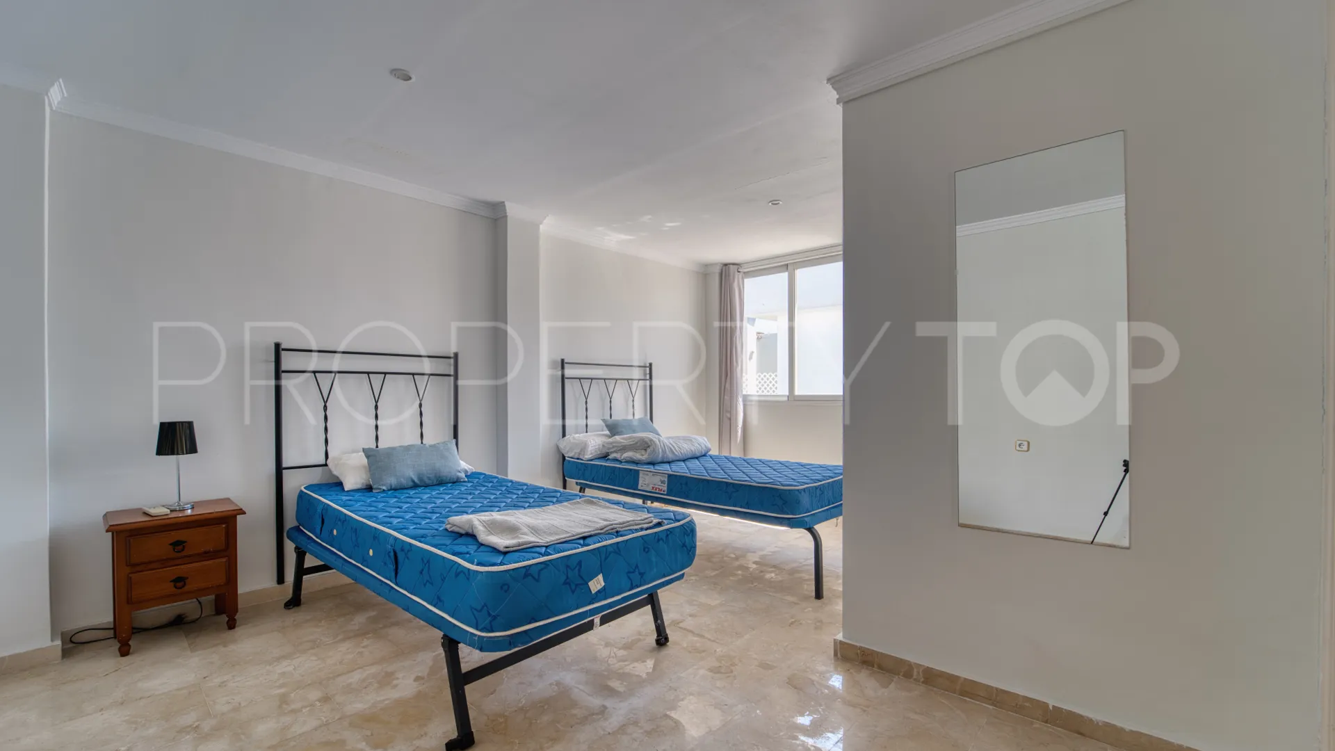 Atico duplex con 4 dormitorios a la venta en Terrazas de Banus