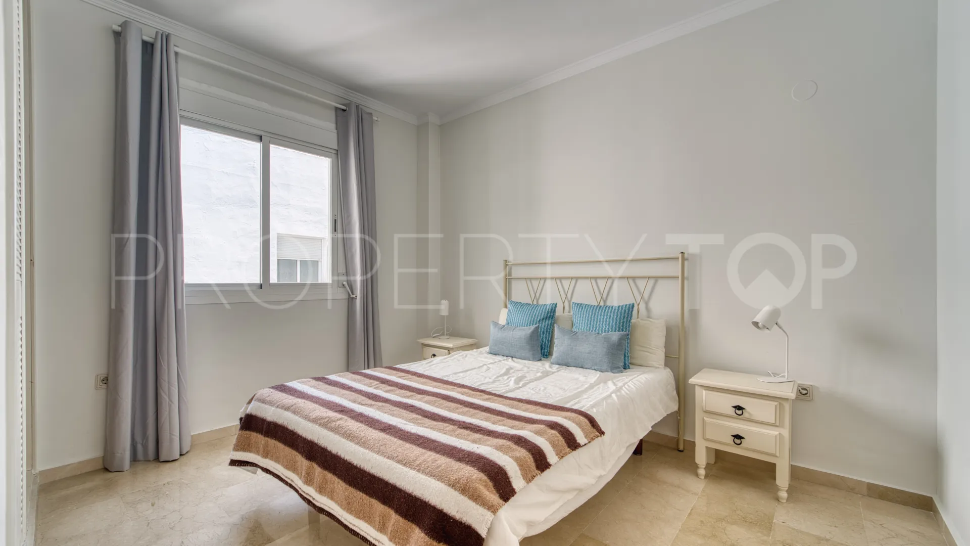 Atico duplex con 4 dormitorios a la venta en Terrazas de Banus