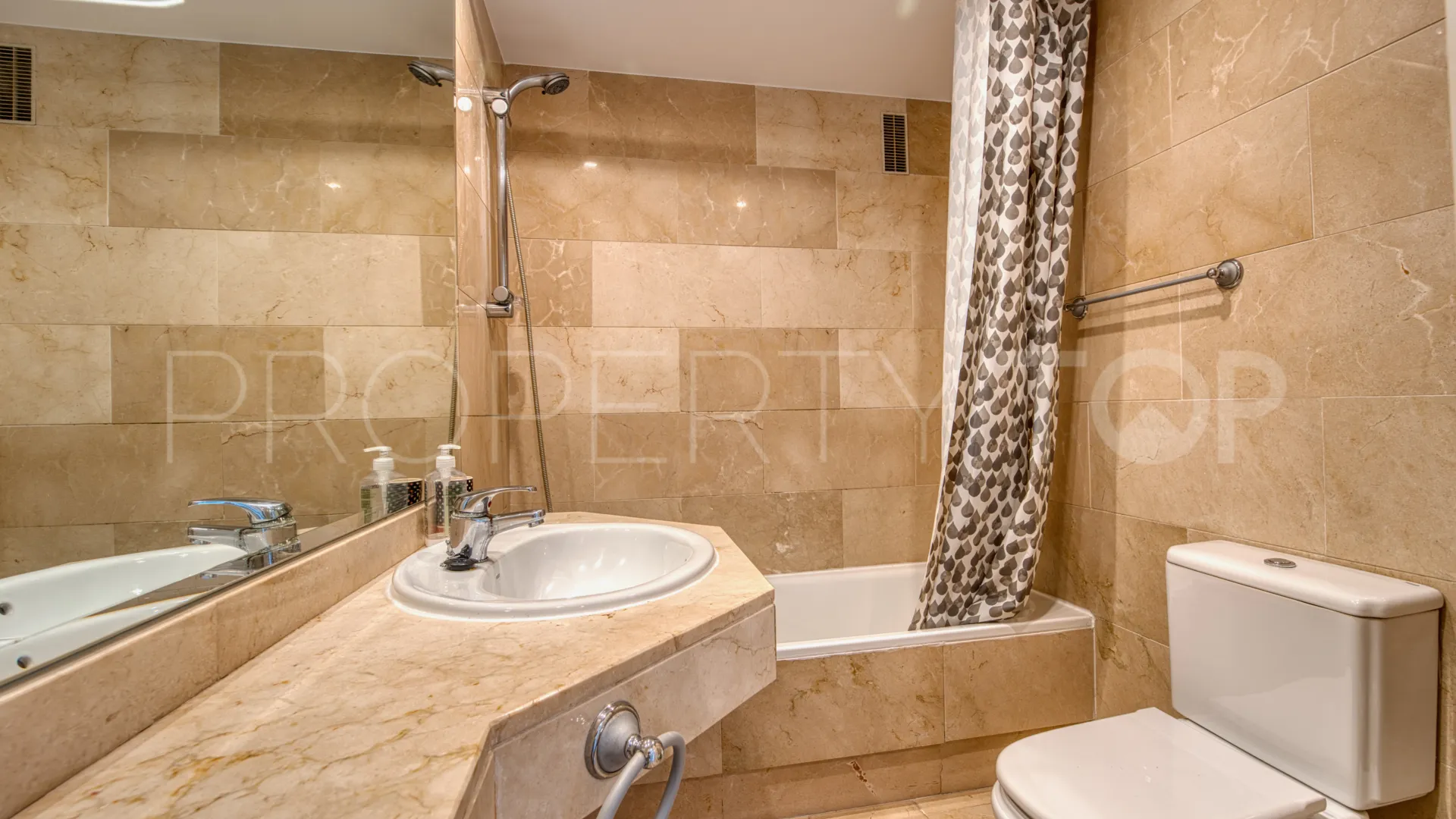 Atico duplex con 4 dormitorios a la venta en Terrazas de Banus