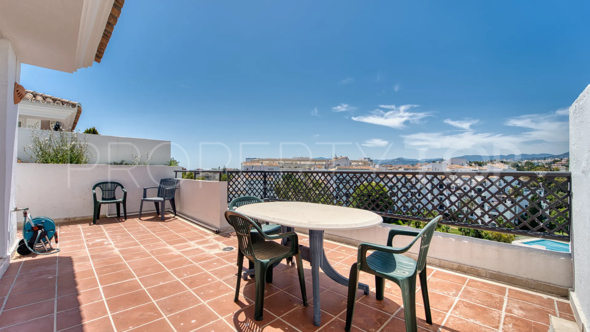 Atico duplex con 4 dormitorios a la venta en Terrazas de Banus