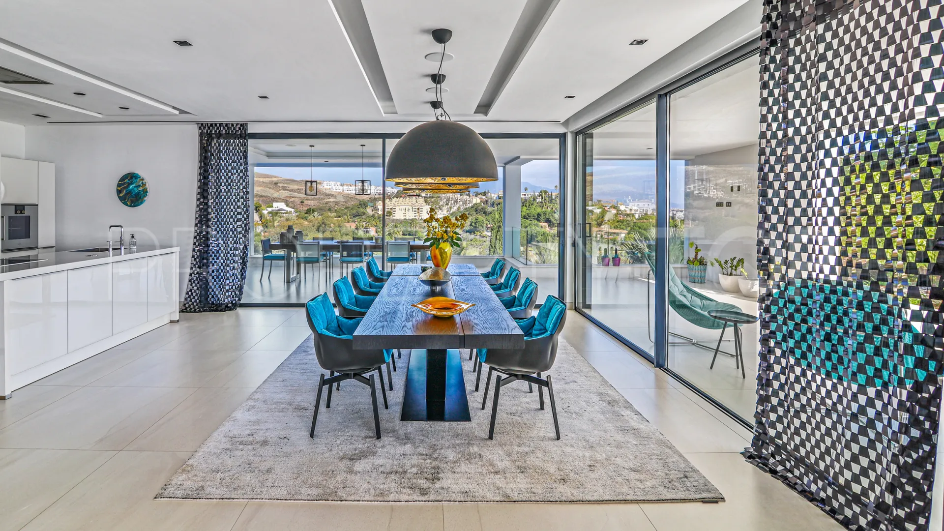 Villa a la venta de 6 dormitorios en Los Flamingos