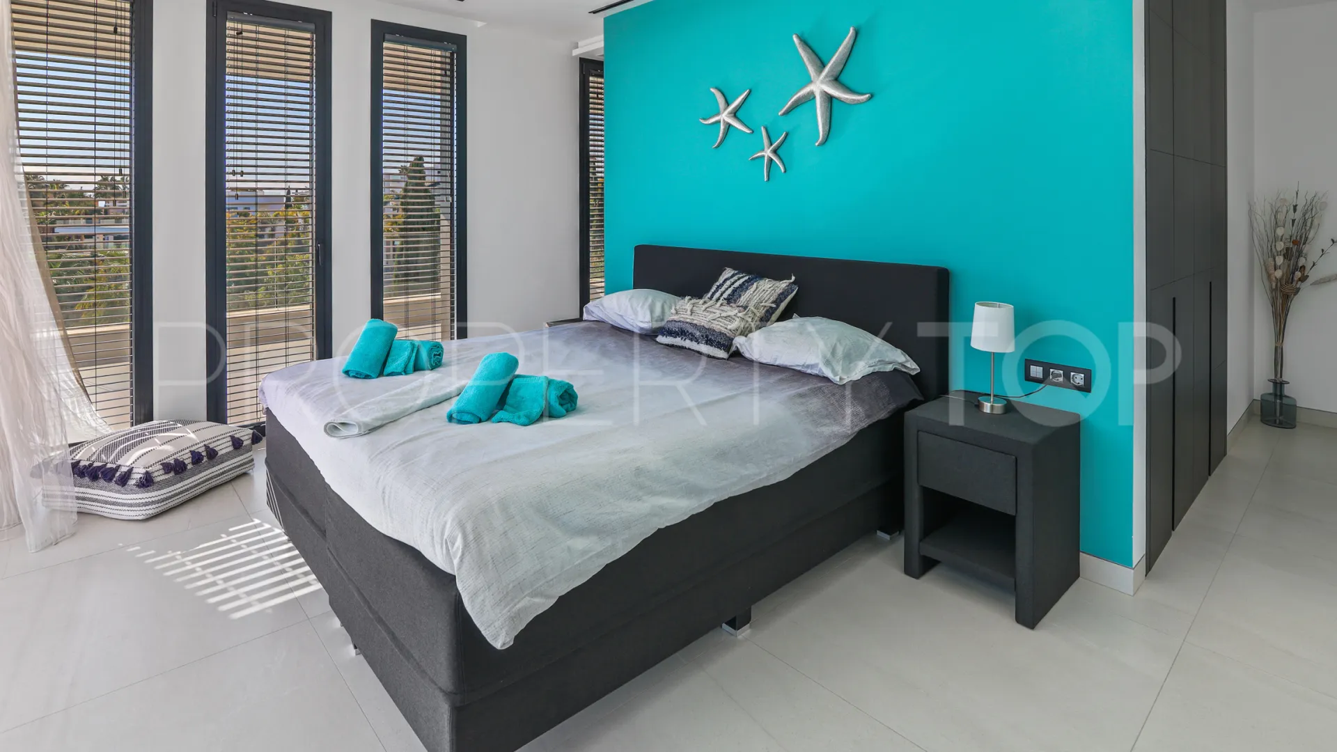Villa a la venta de 6 dormitorios en Los Flamingos