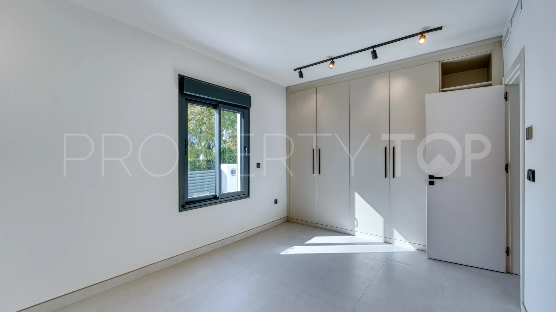 Nueva Andalucia house for sale