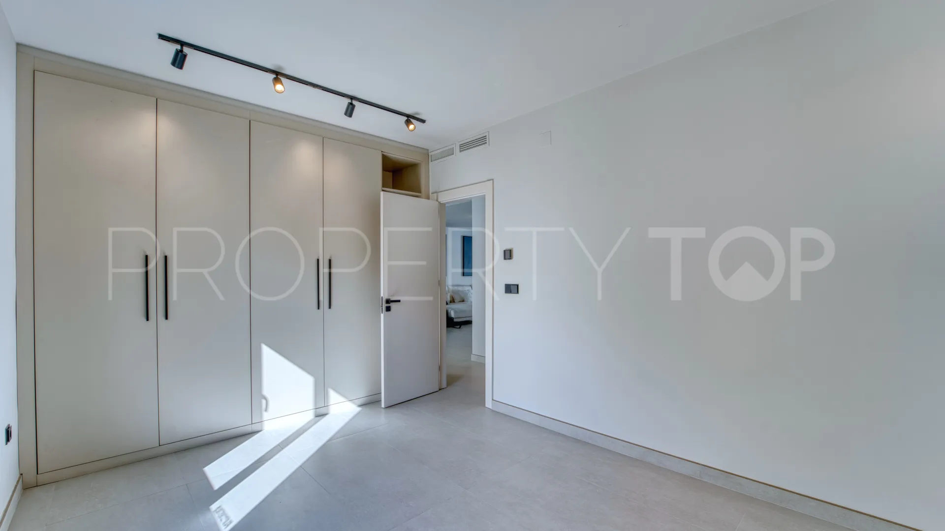 Nueva Andalucia house for sale