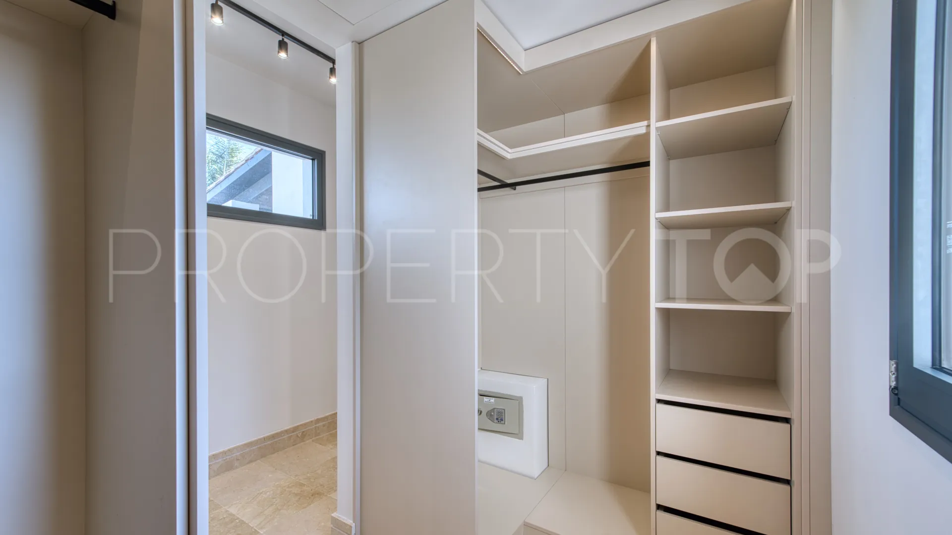 Nueva Andalucia house for sale