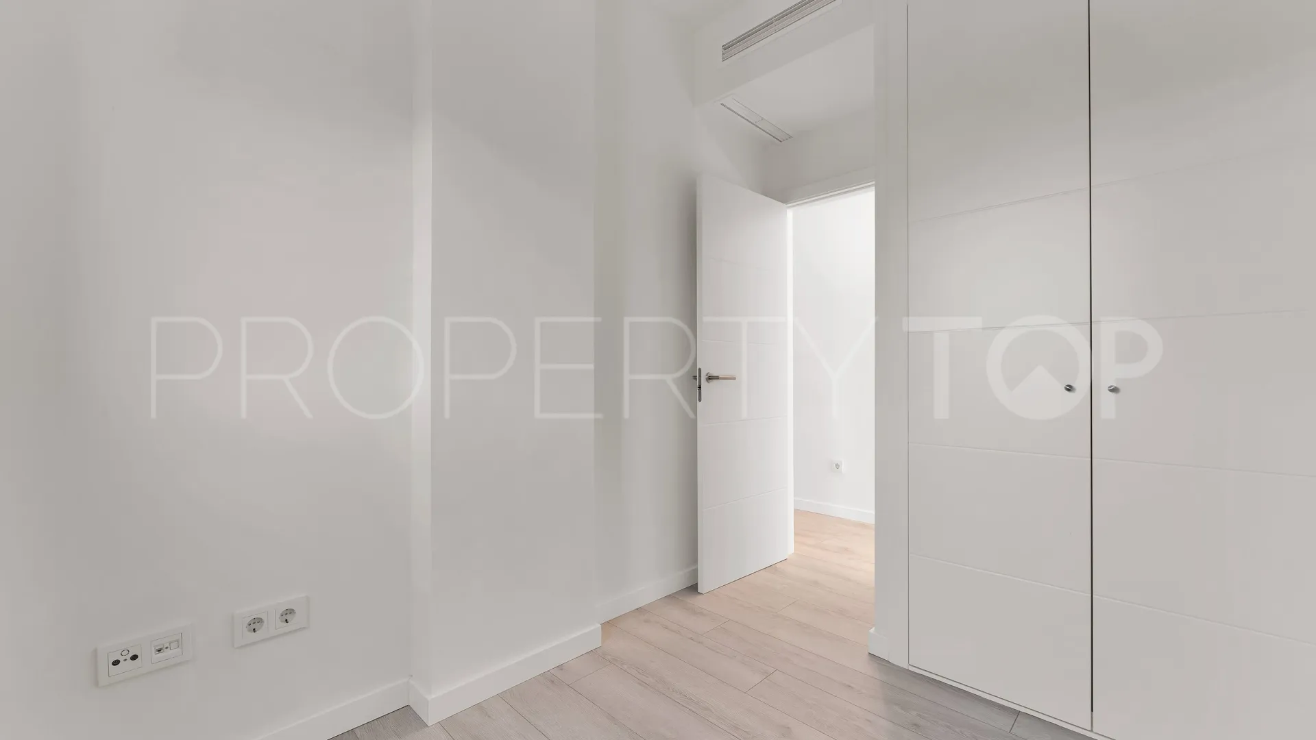 Apartamento en venta en Estepona Ciudad con 3 dormitorios