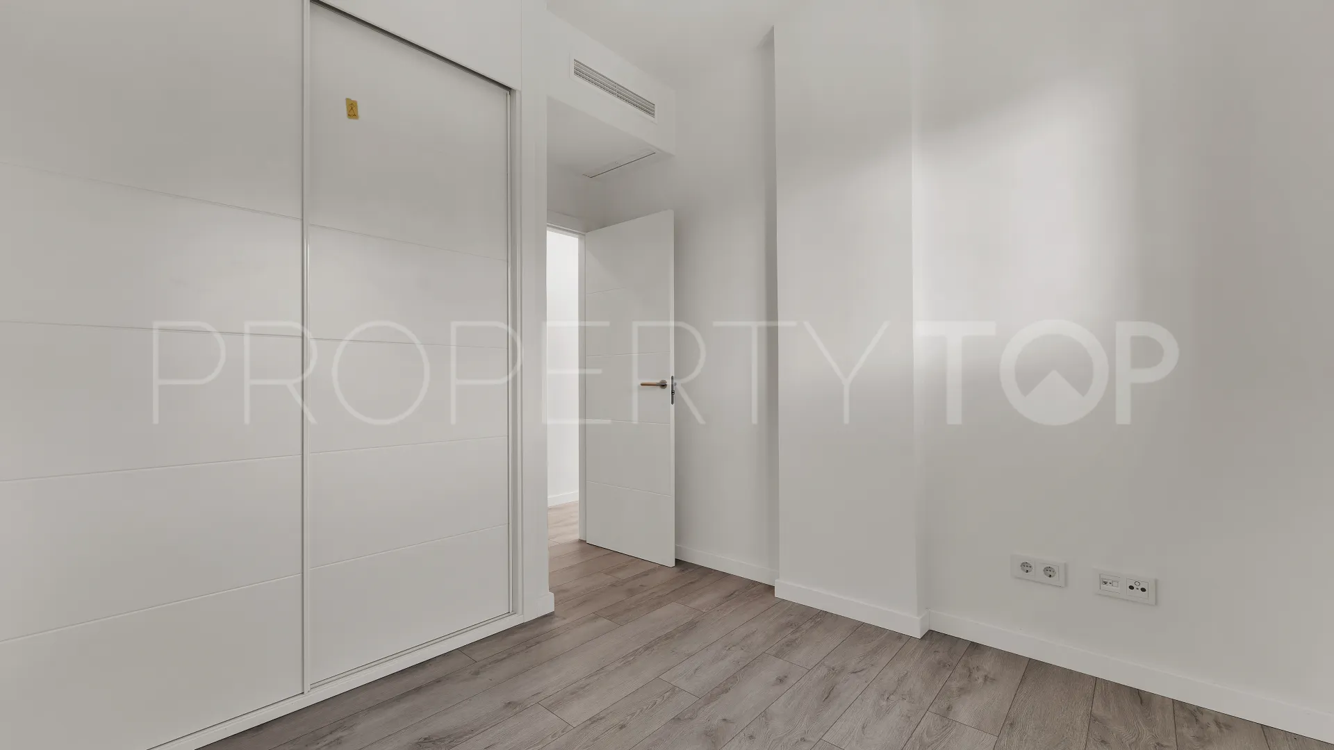 Apartamento en venta en Estepona Ciudad con 3 dormitorios