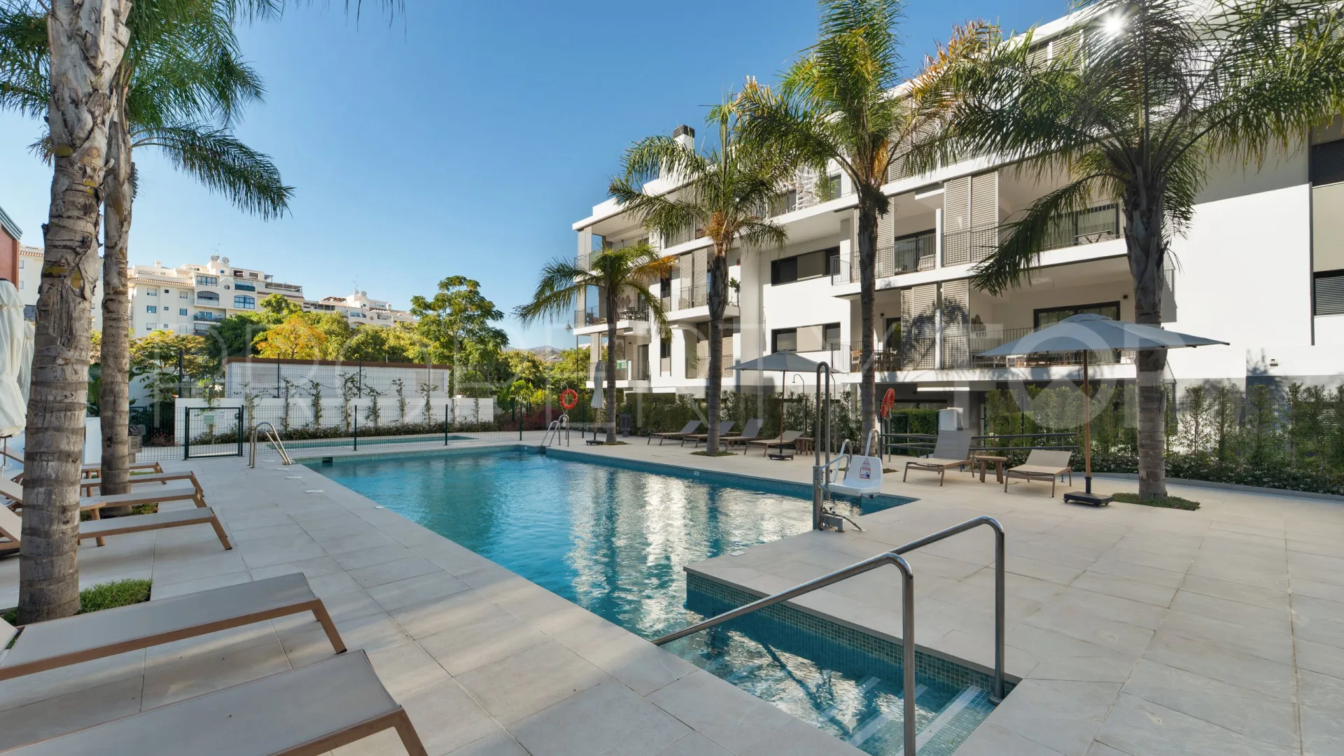 Apartamento en venta en Estepona Ciudad con 3 dormitorios