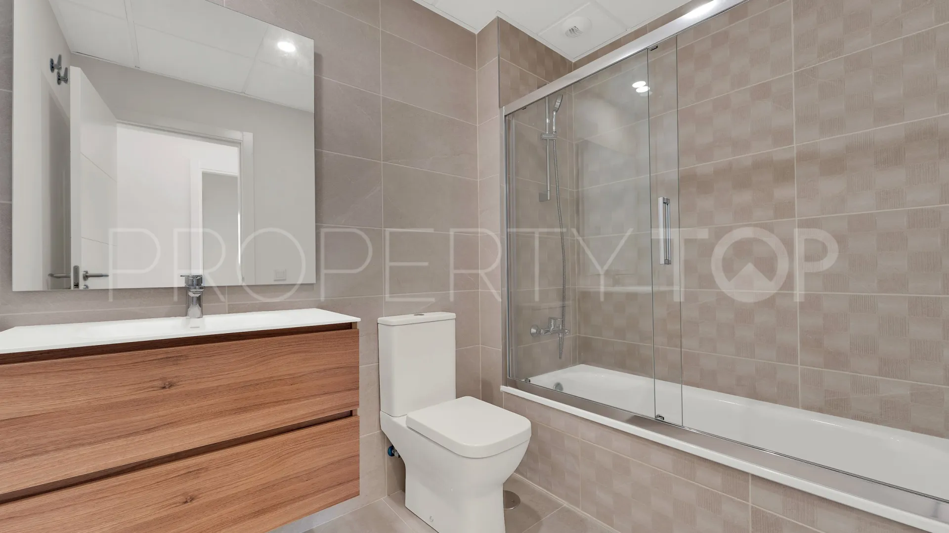 Apartamento en venta en Estepona Ciudad con 3 dormitorios