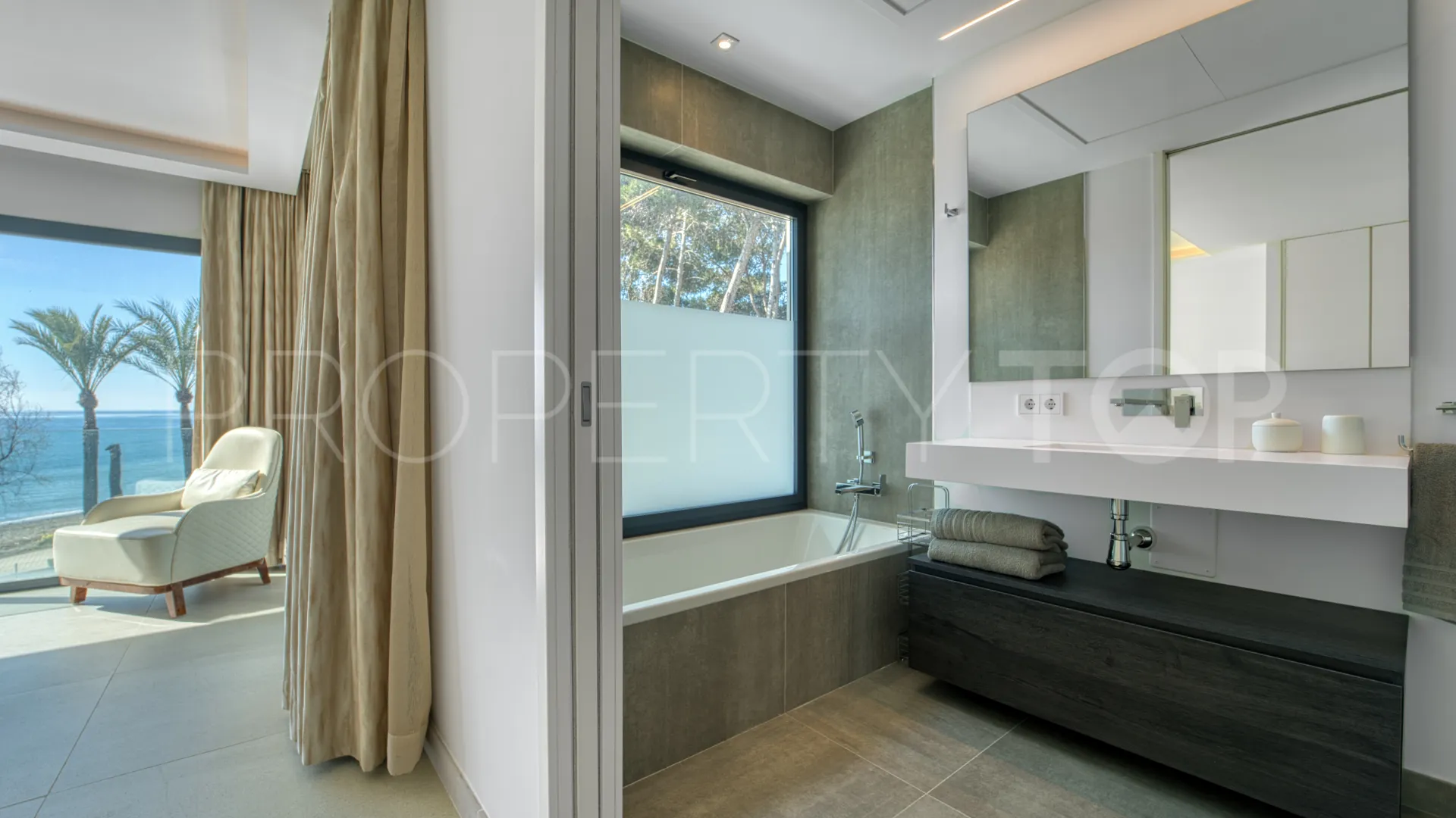 For sale town house in Seghers with 3 bedrooms