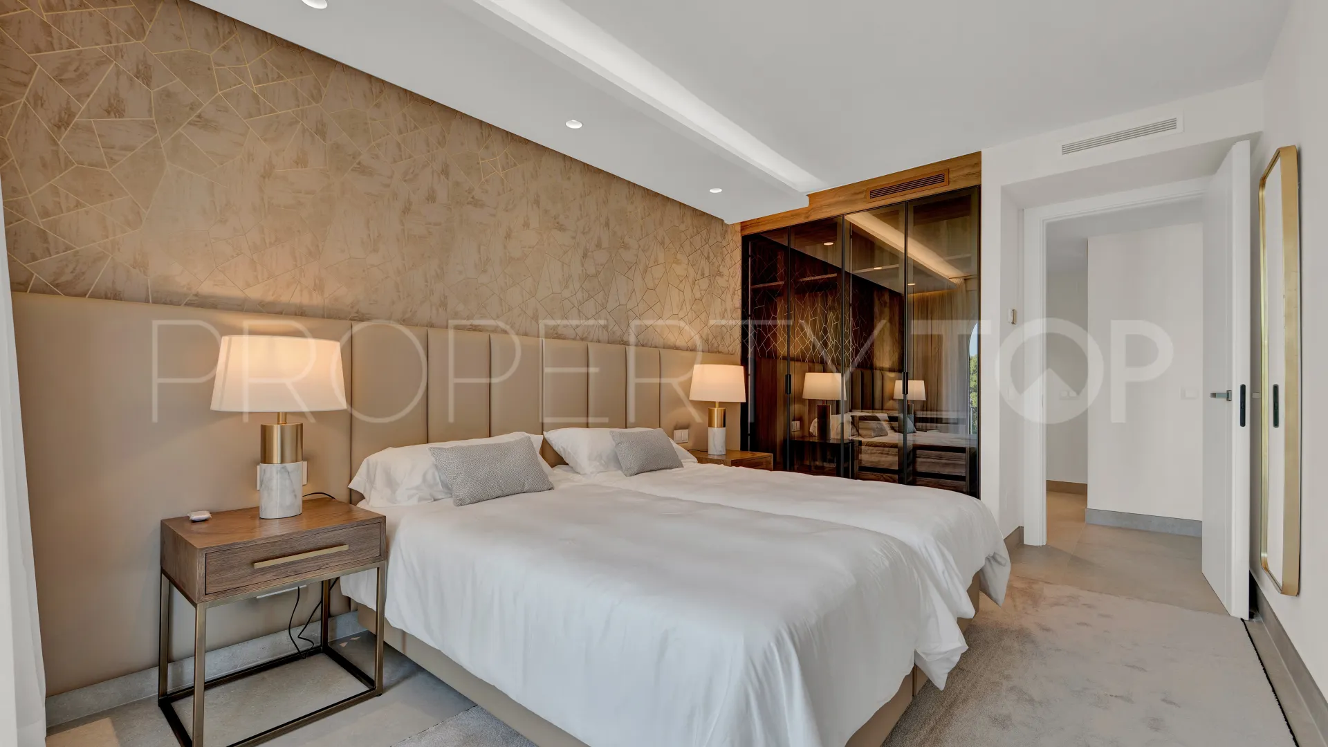 Adosado en venta en Selwo de 4 dormitorios