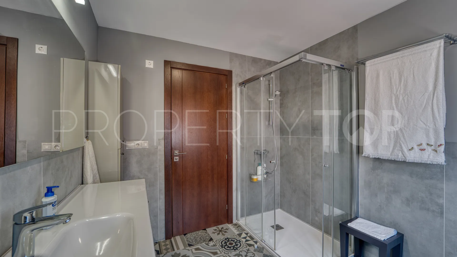 For sale house in Guadalmina Alta with 5 bedrooms