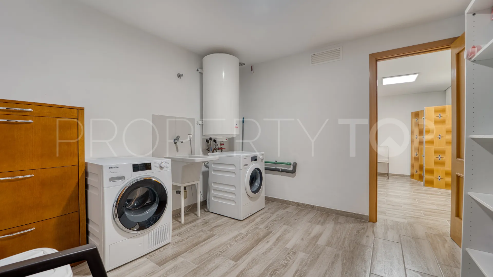 For sale house in Guadalmina Alta with 5 bedrooms