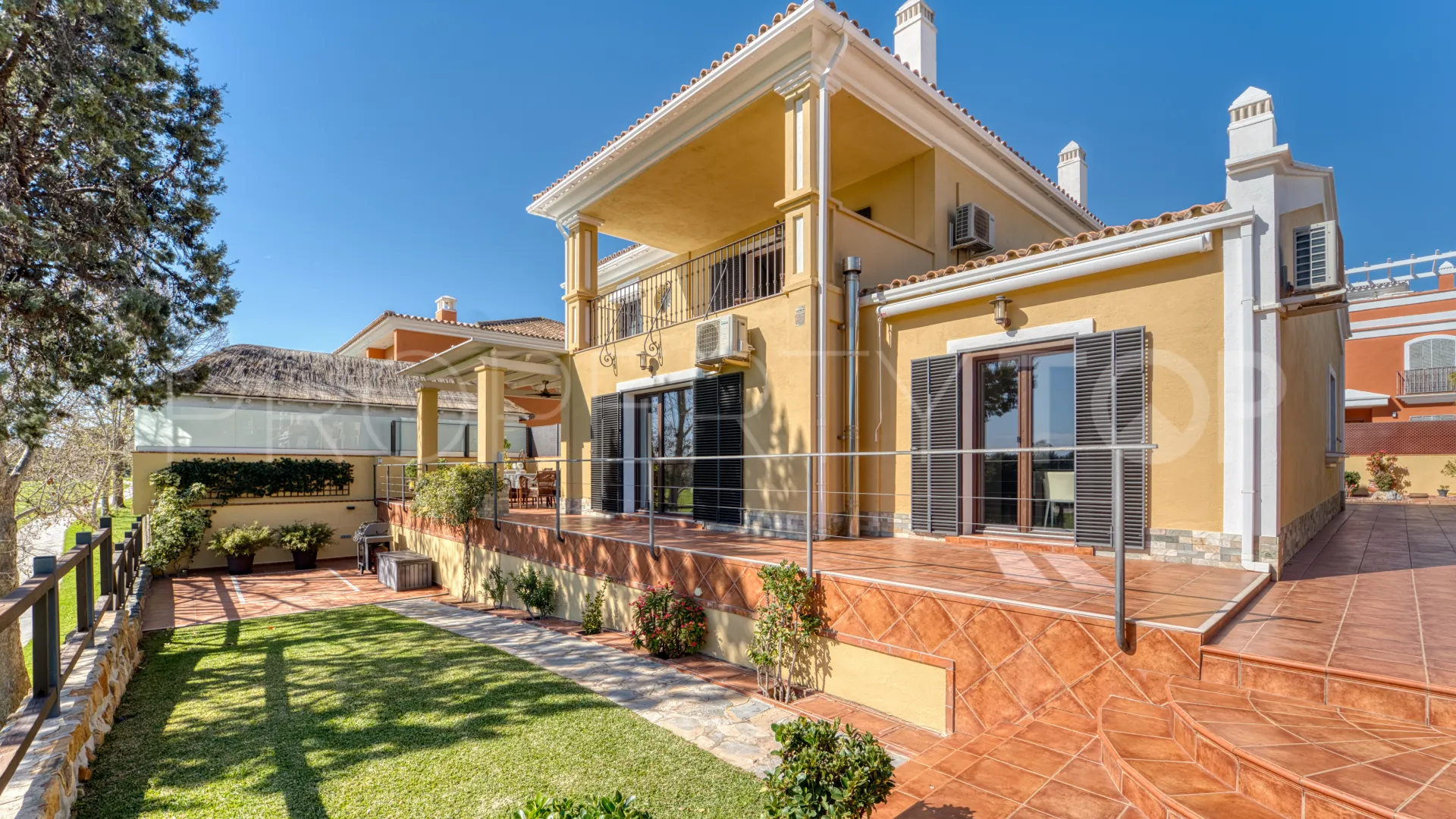 For sale house in Guadalmina Alta with 5 bedrooms