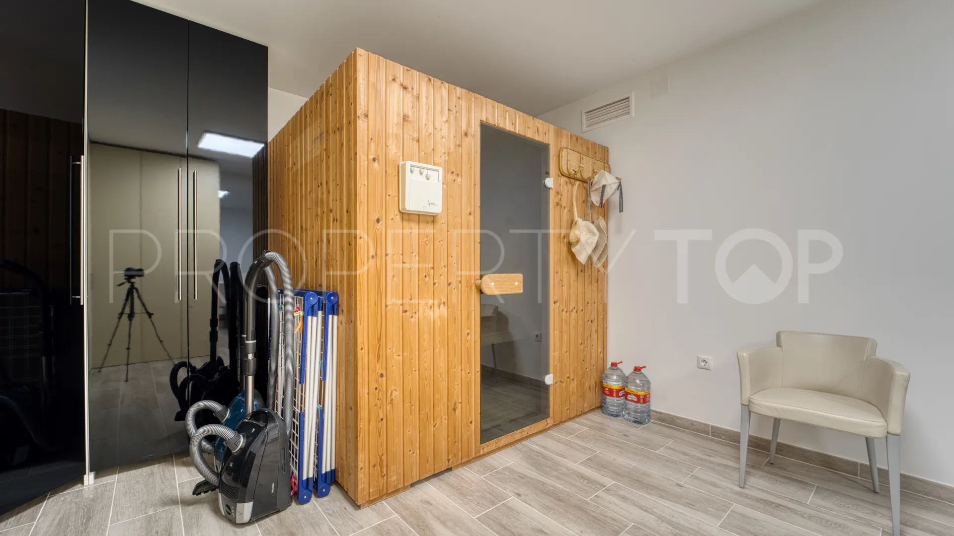 For sale house in Guadalmina Alta with 5 bedrooms