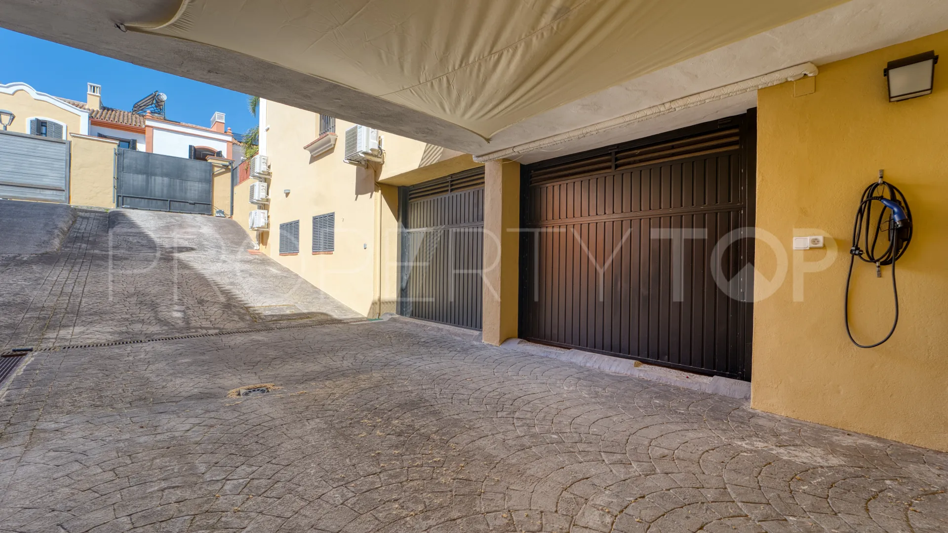 For sale house in Guadalmina Alta with 5 bedrooms