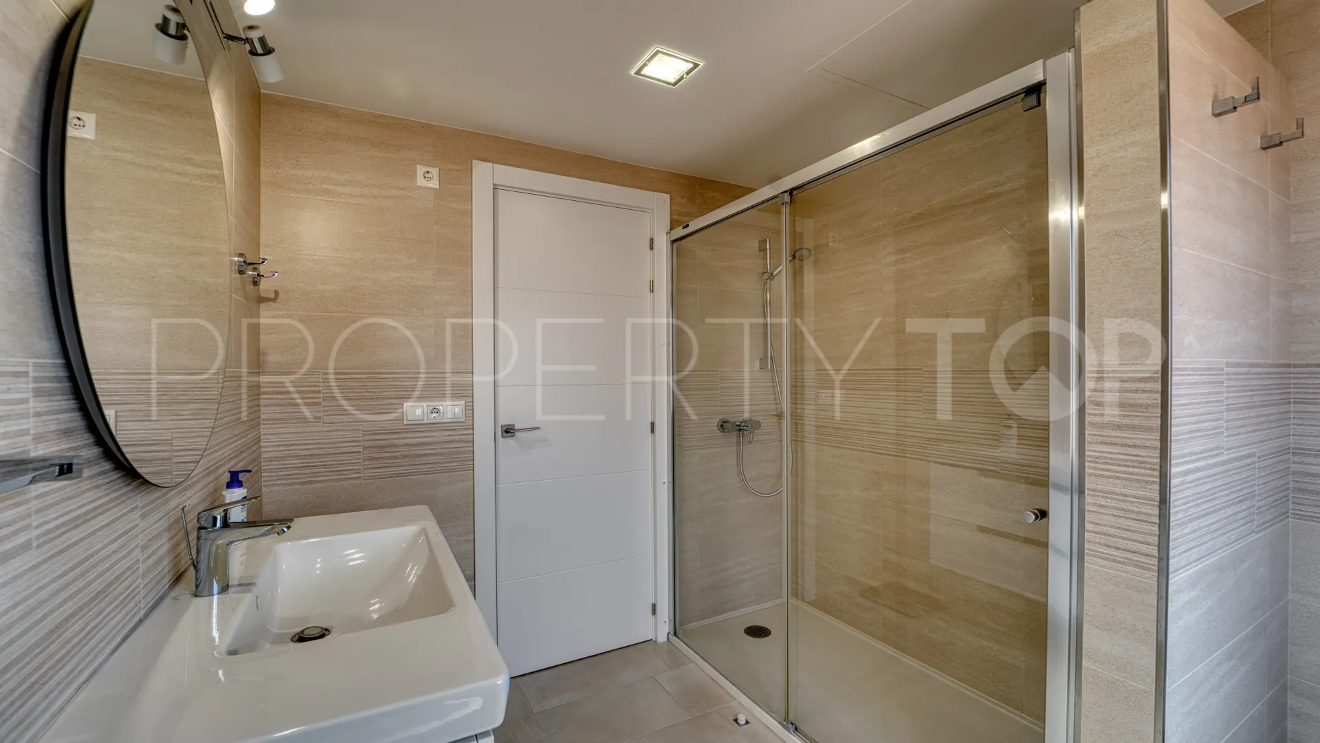 For sale house in Guadalmina Alta with 5 bedrooms